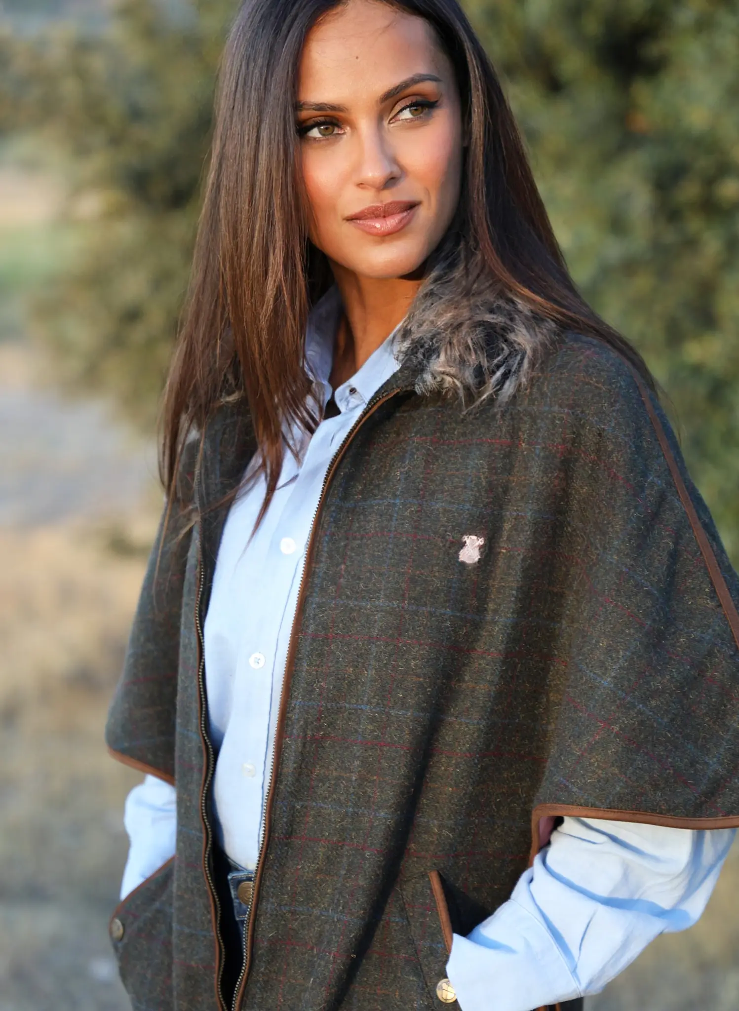 Abrigo Capa Verde Caza Mujer - Image 3