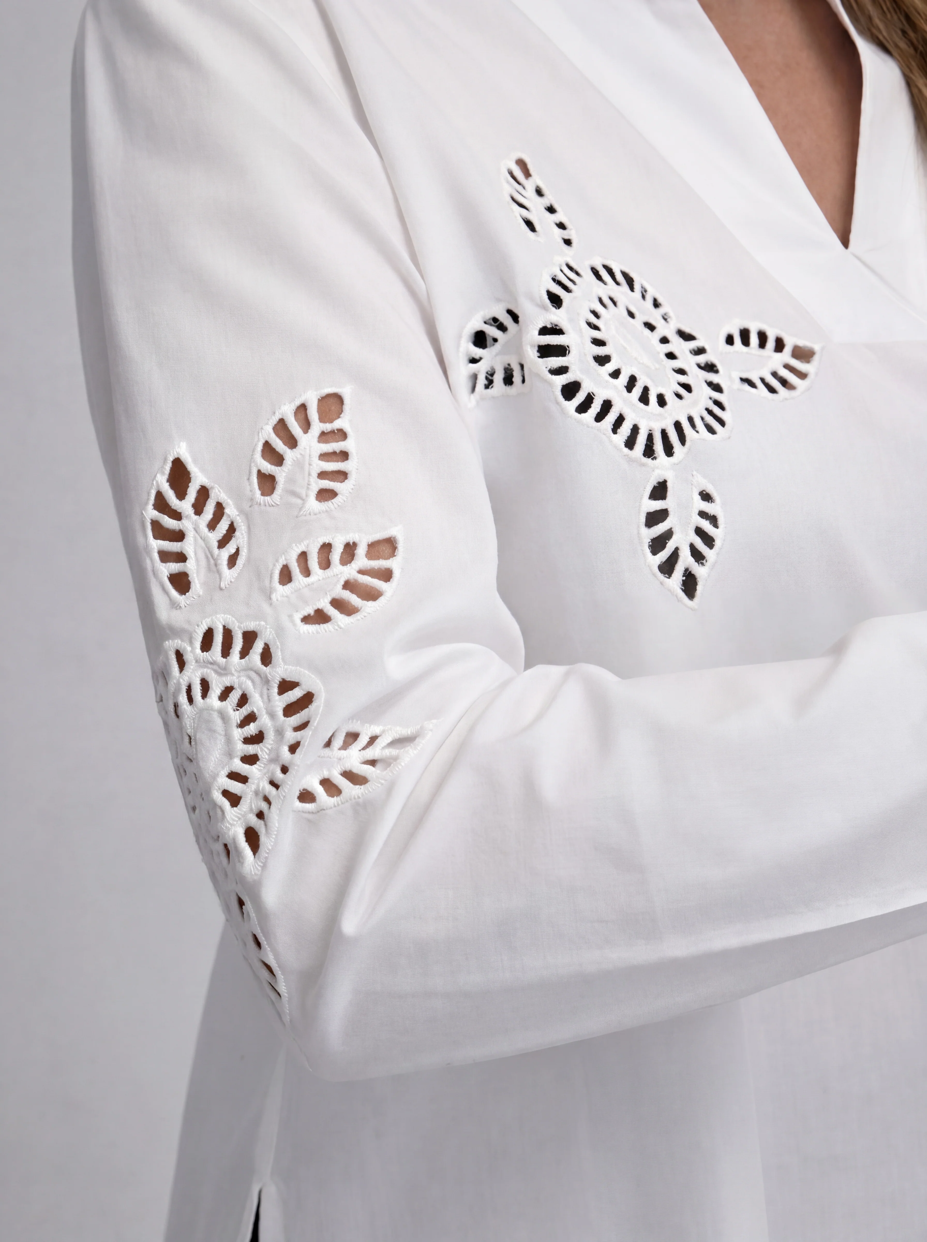 Blusa Blanca Calada Mujer - Image 4