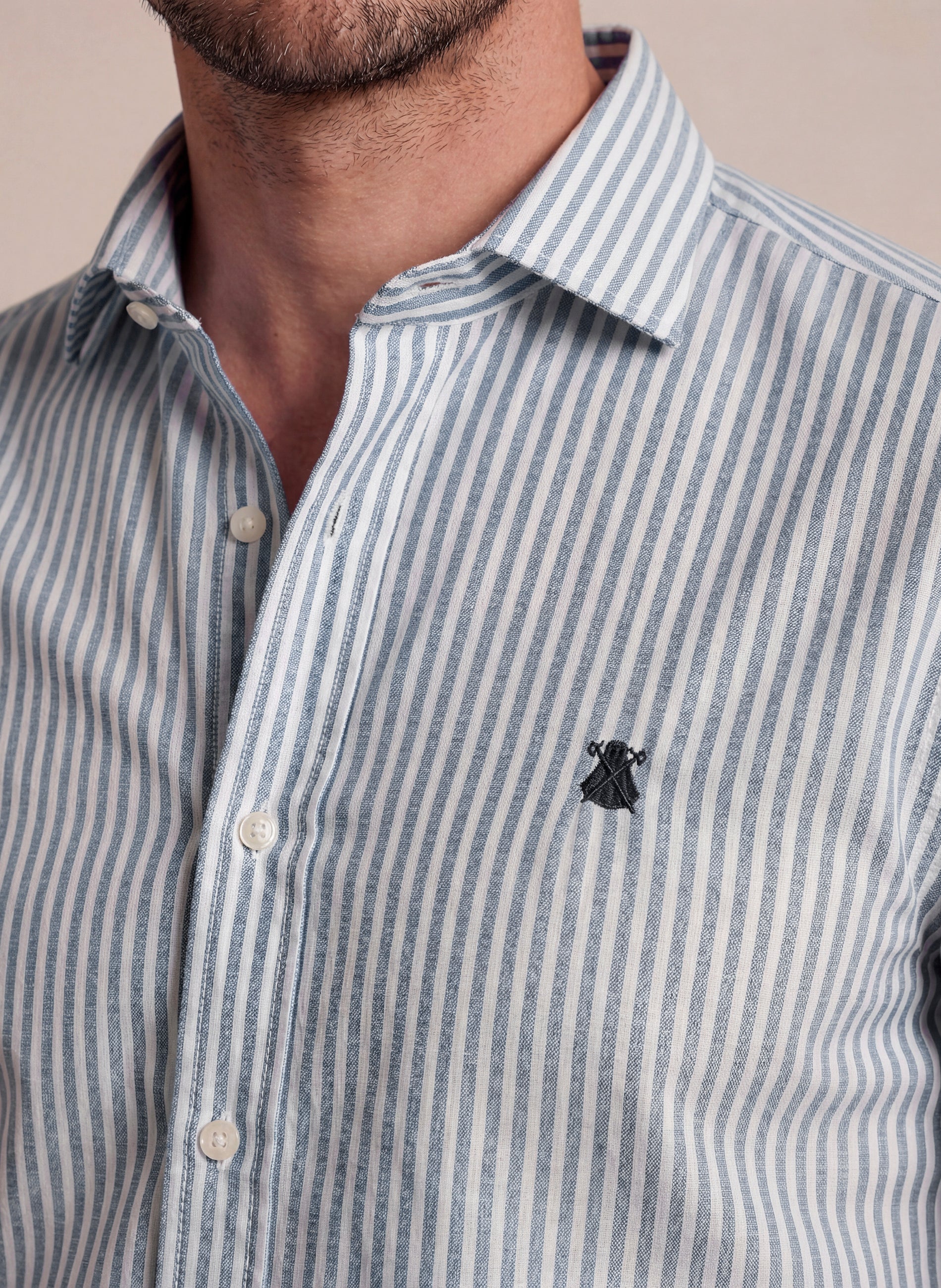Camisa Blanca Rayas Azules Hombre - Image 3