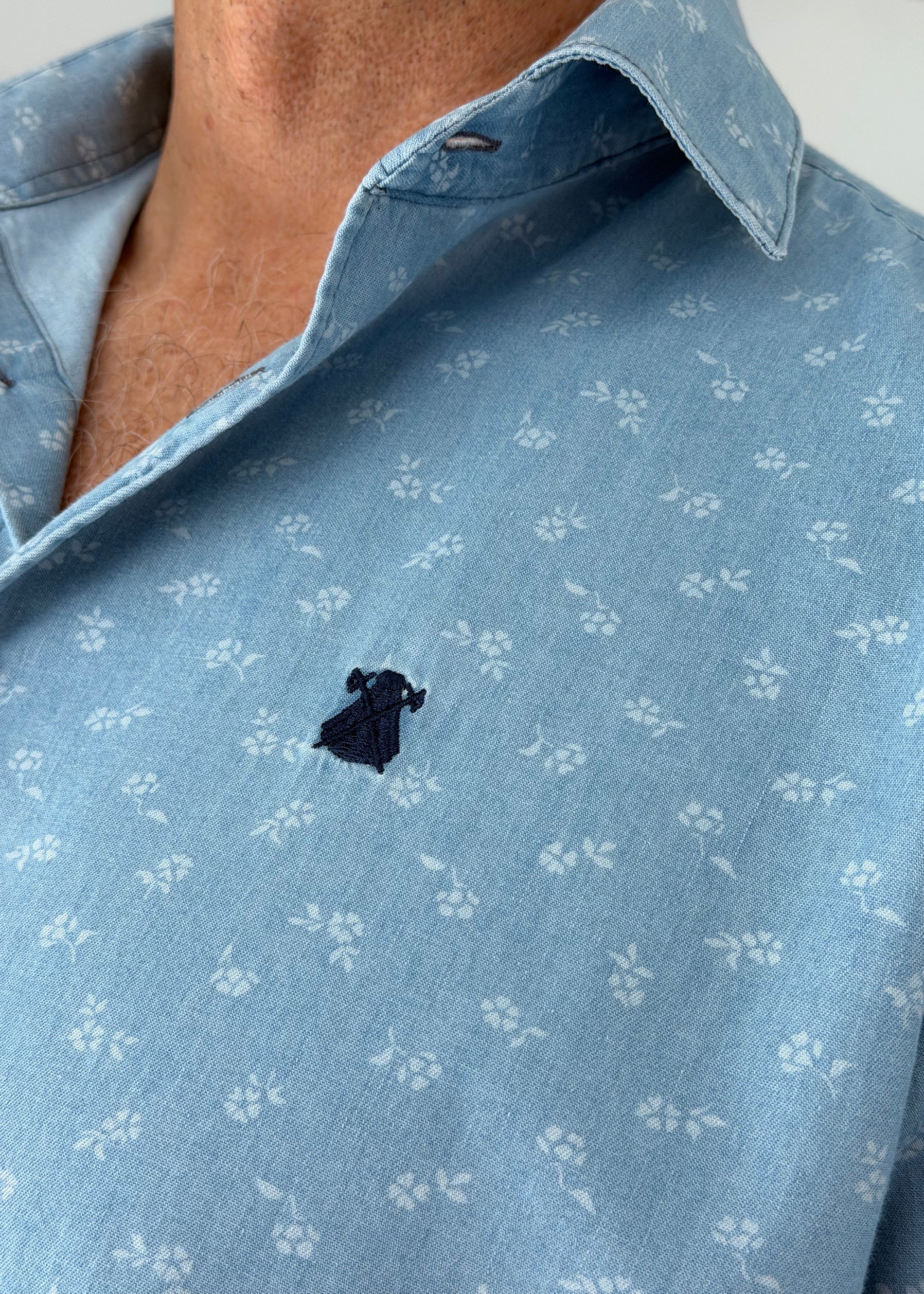Camisa Denim Clara Estampada Hombre - Image 2