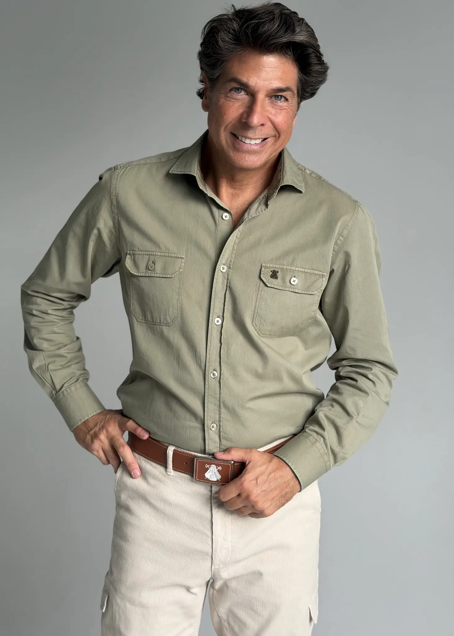 Camisa Kaki Dos Bolsillos Hombre - Image 3