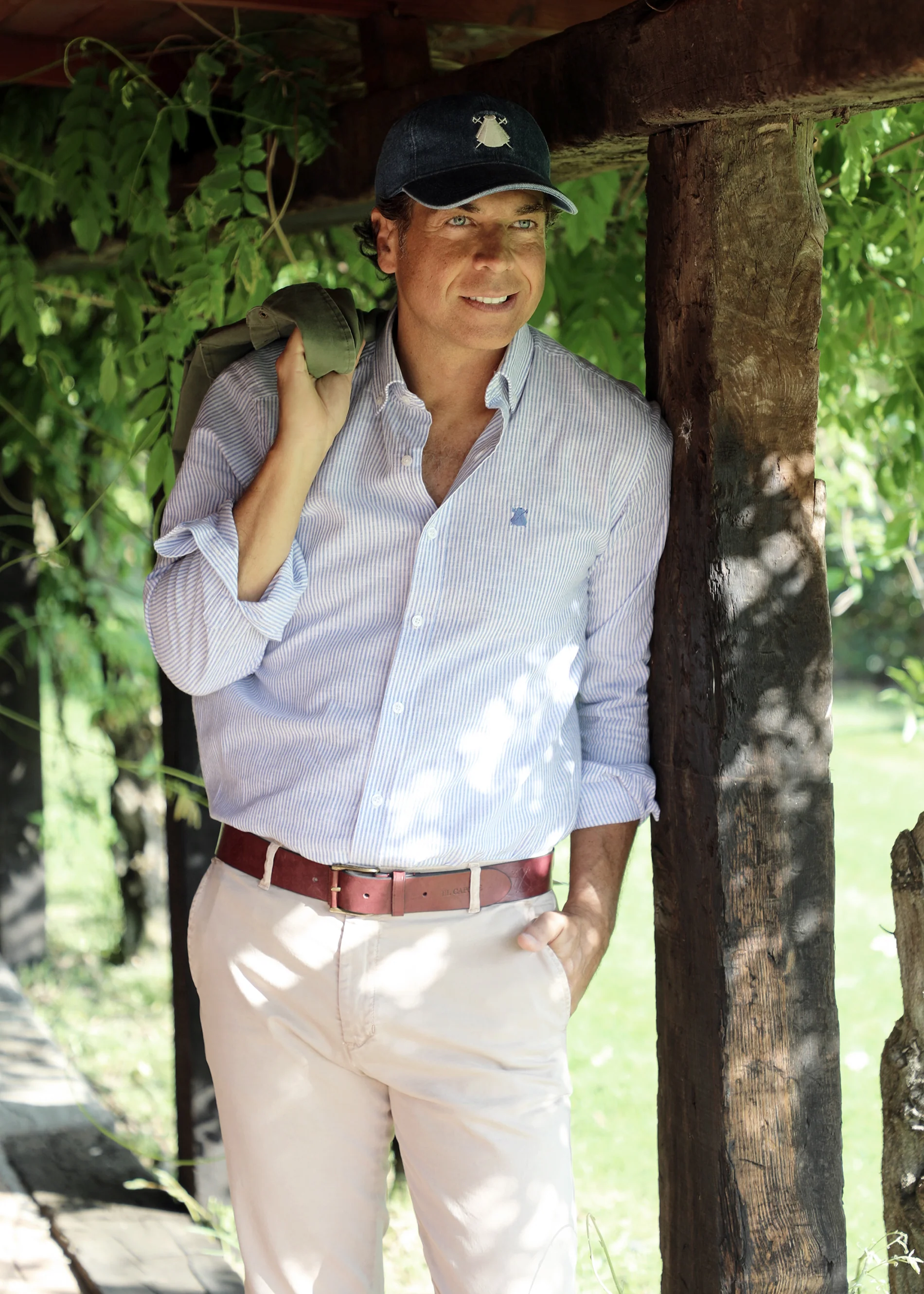 Camisa Rayas Azules Lino Cuello Botón Hombre