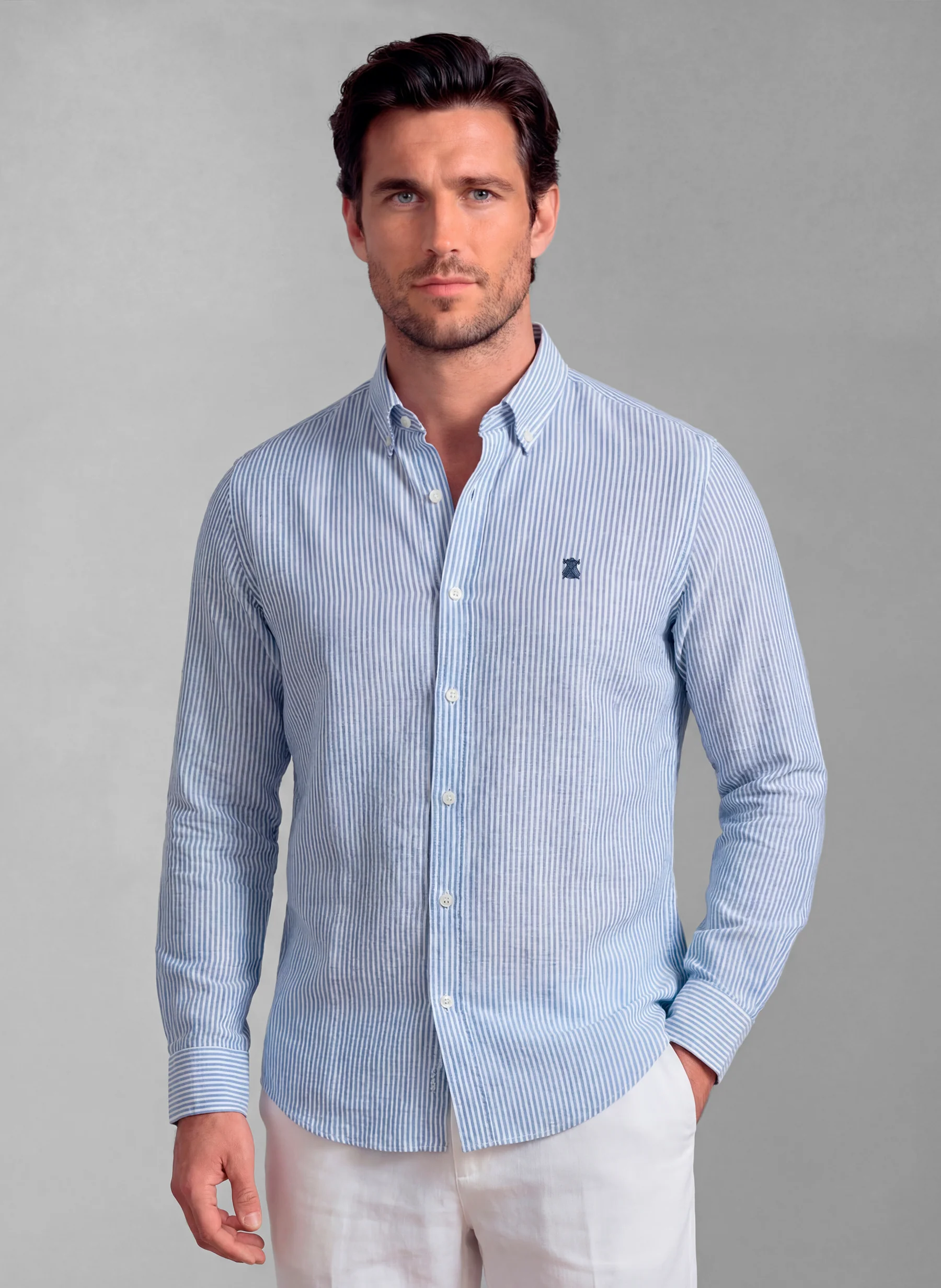 Camisa Rayas Azules Lino Cuello Botón Hombre - Image 5