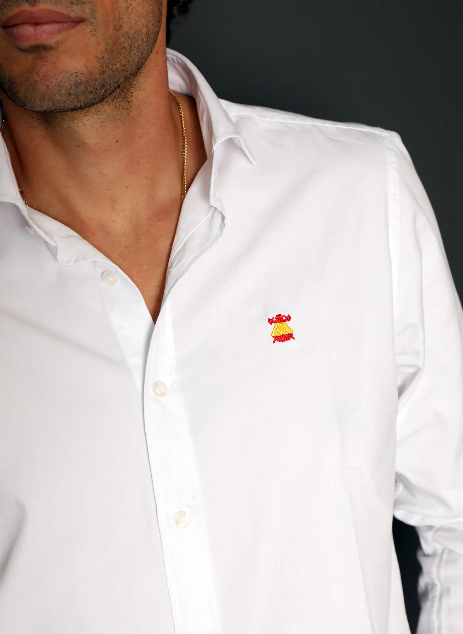 Camisa Sarga Blanca Logo España Hombre - Image 2