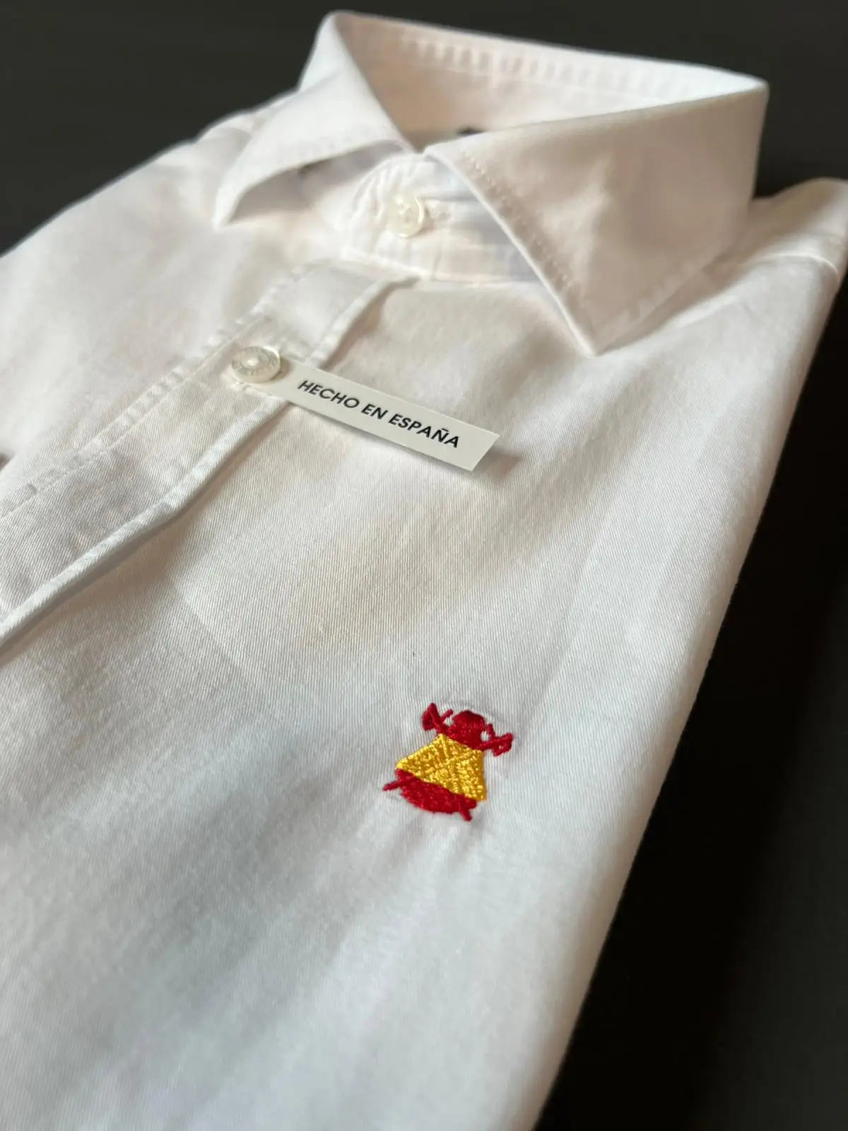 Camisa Sarga Blanca Logo España Hombre - Image 5