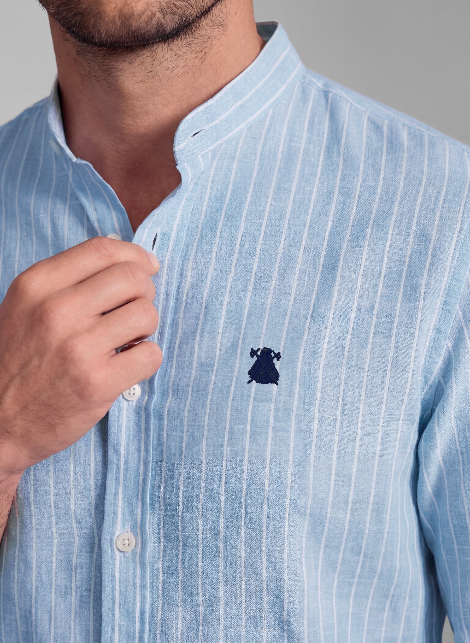 Camisa Cuello Mao Celeste Rayas Hombre - Image 4