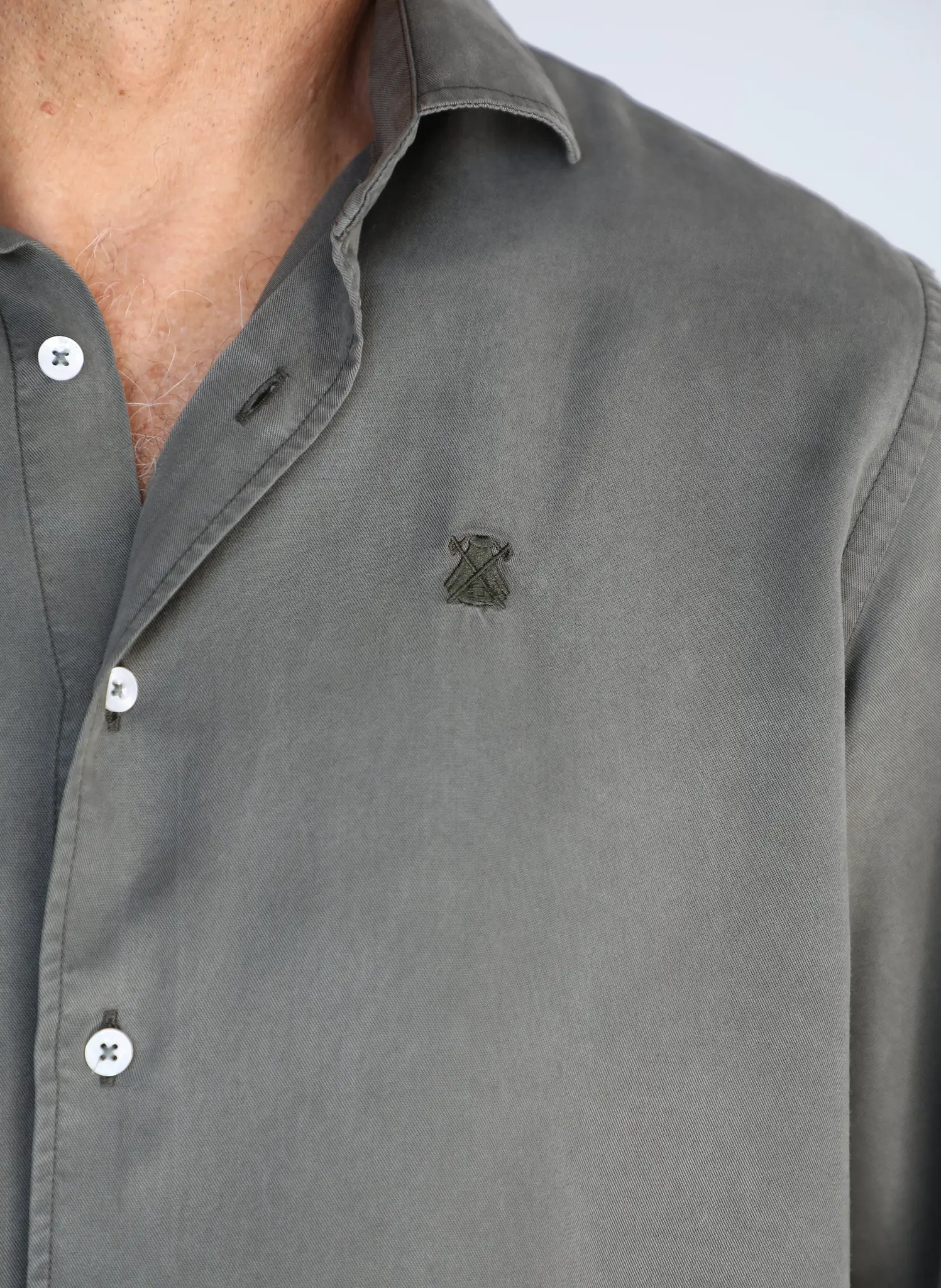 Camisa Verde Kaki Tencel Hombre - Image 3