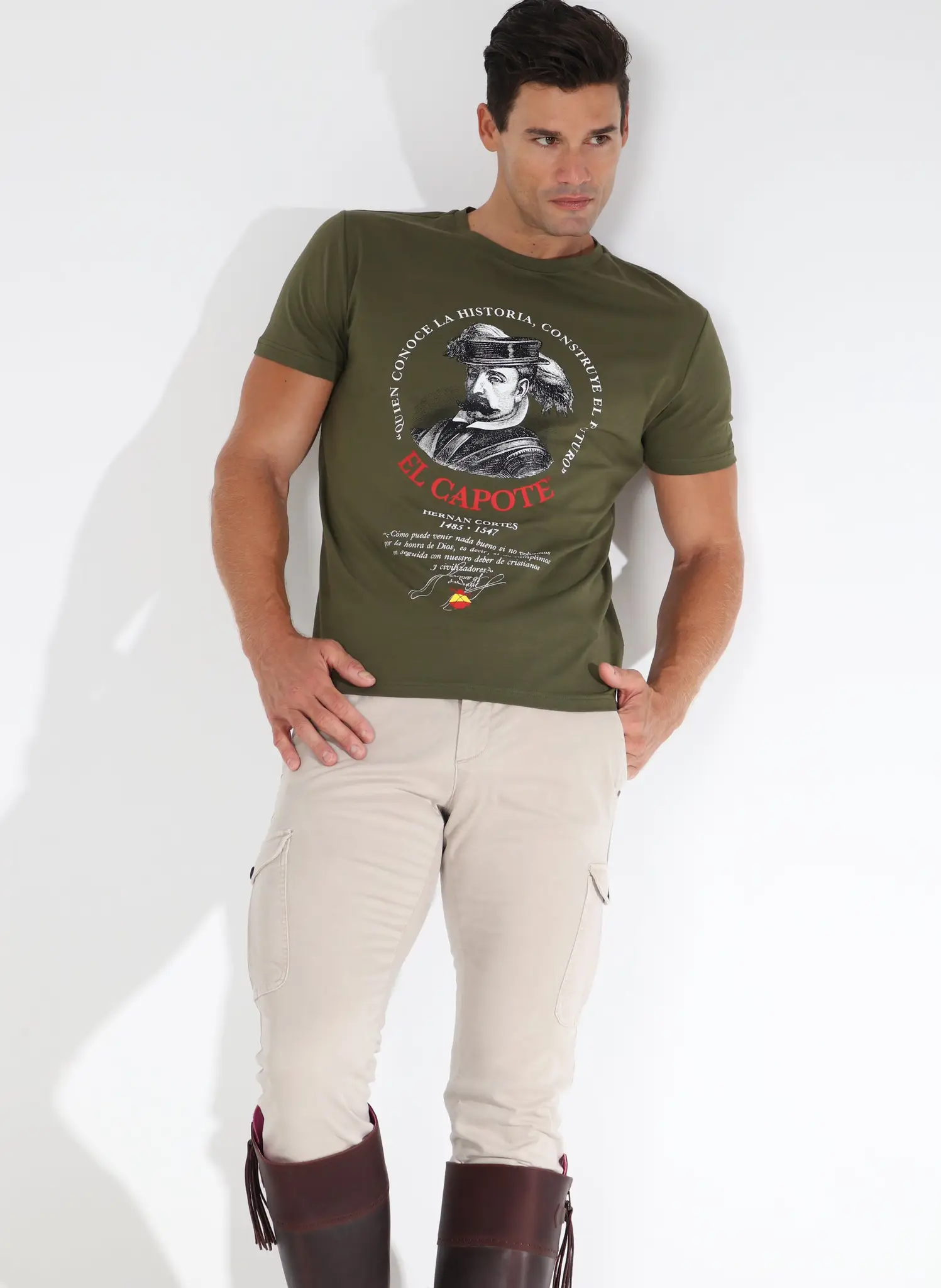 Camiseta Hombre Verde Kaki Homenaje a Hernán Cortés