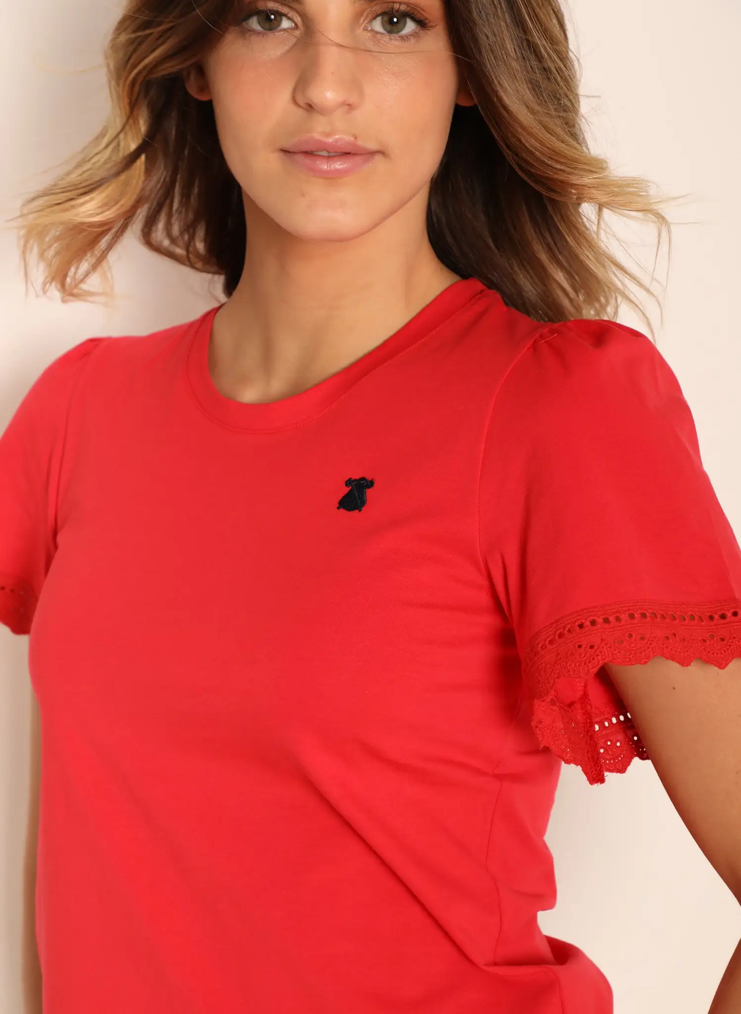Camiseta Mujer Roja Manga Cinta Encaje - Image 2
