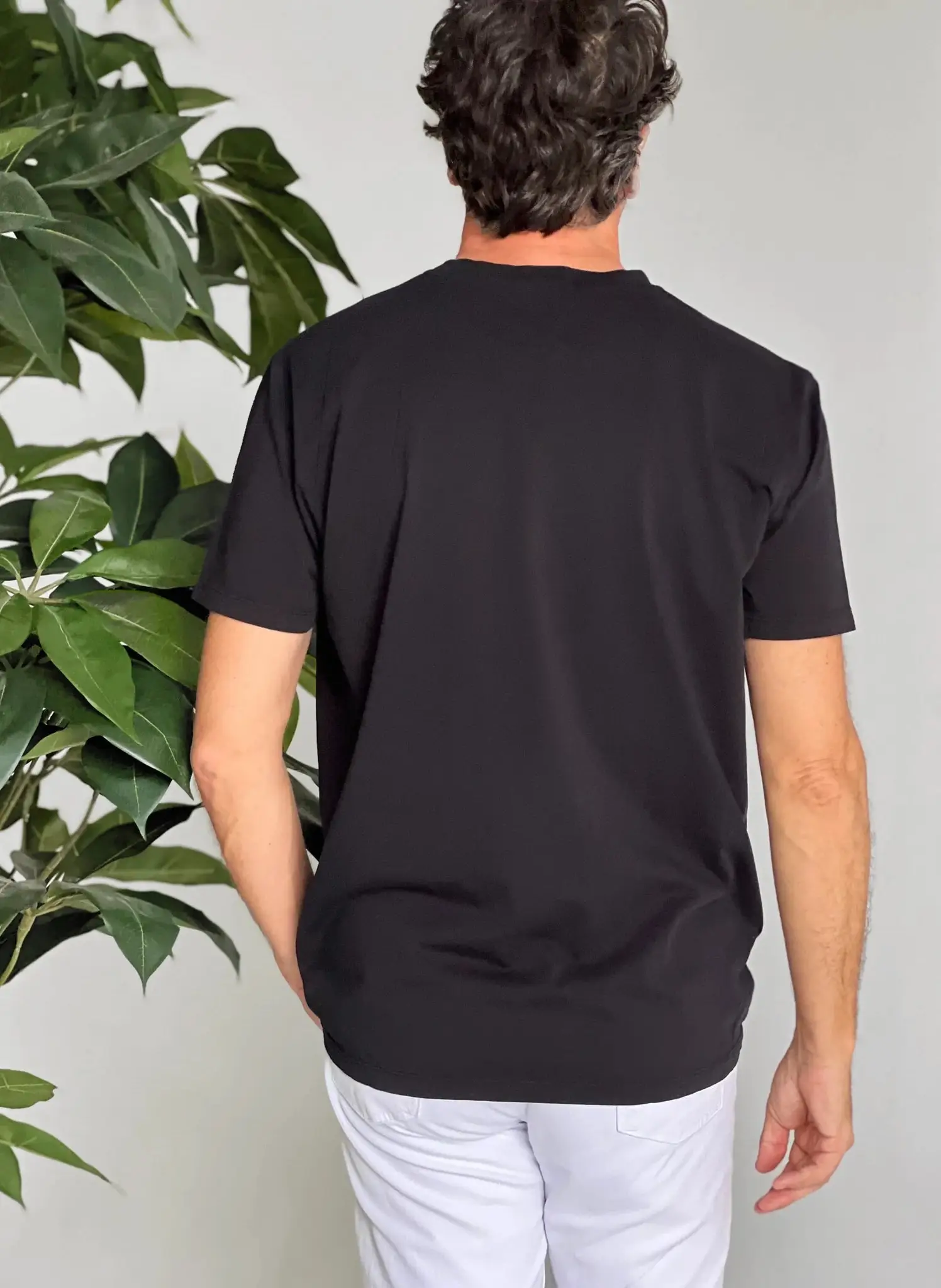 Camiseta Negra logo blanco Hombre - Image 3