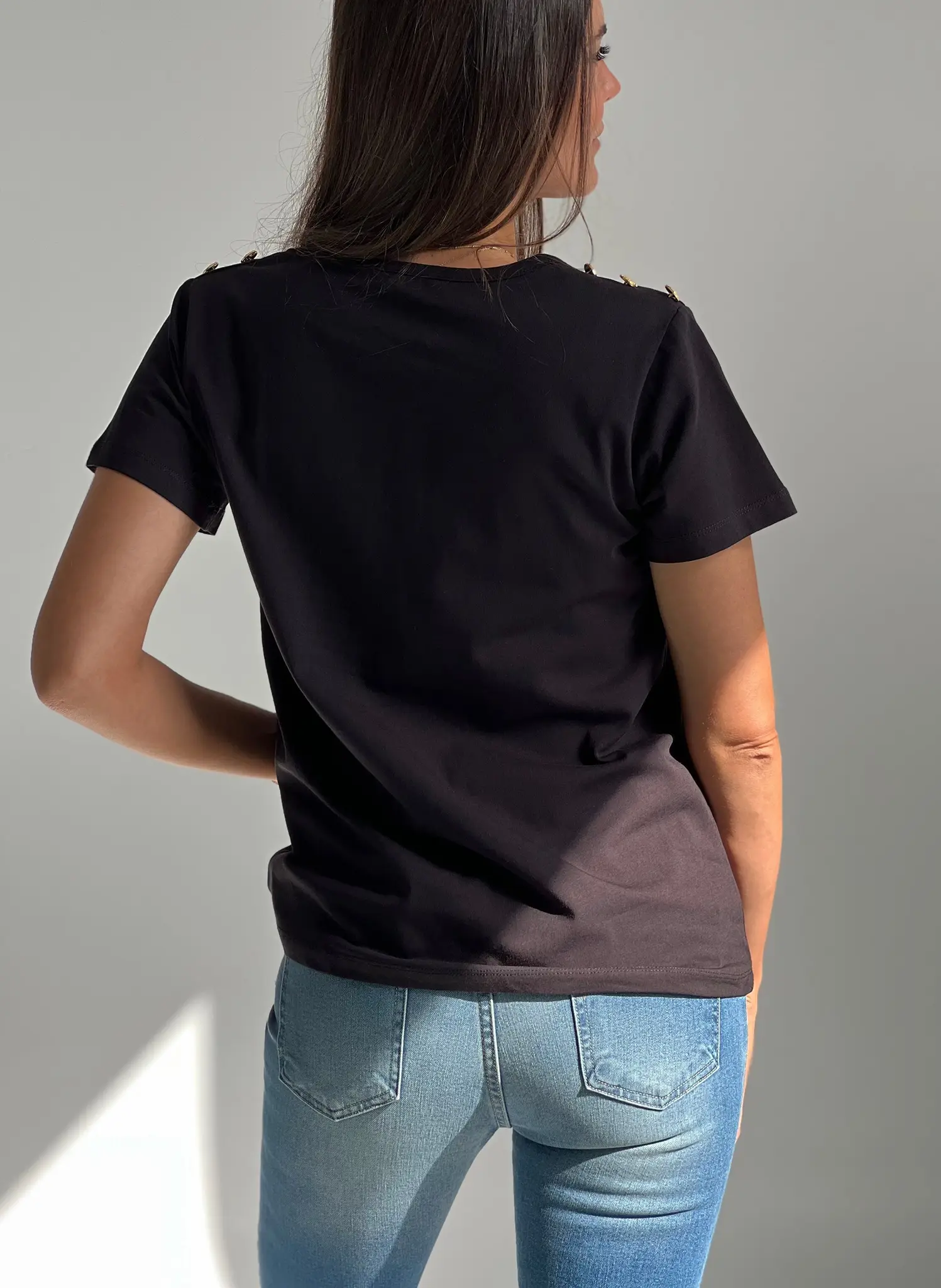 Camiseta Negra Hierro Dorado Mujer - Image 3