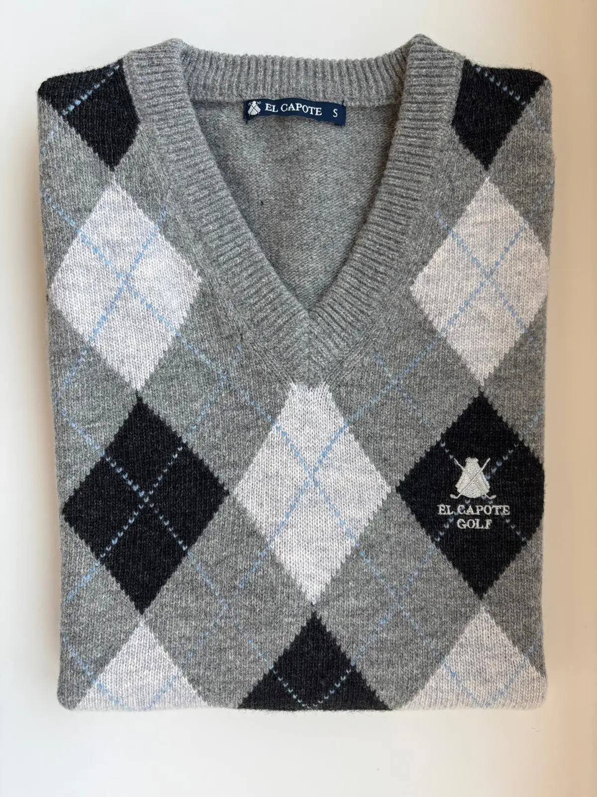 Chaleco Gris Lambswool Cuello Pico Rombos Mujer - Image 4