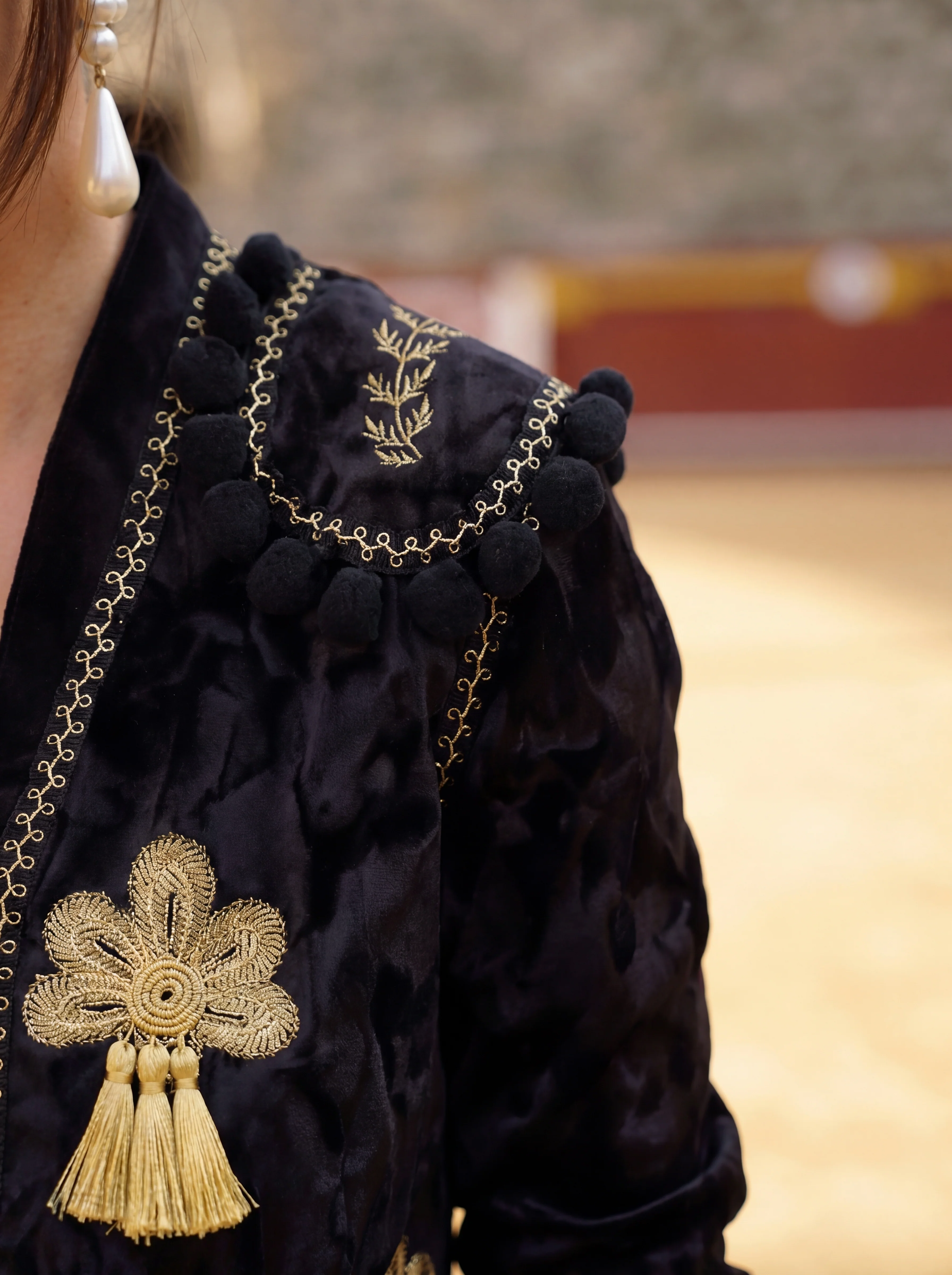 Chaquetilla Torera Azabache y Oro - Image 7