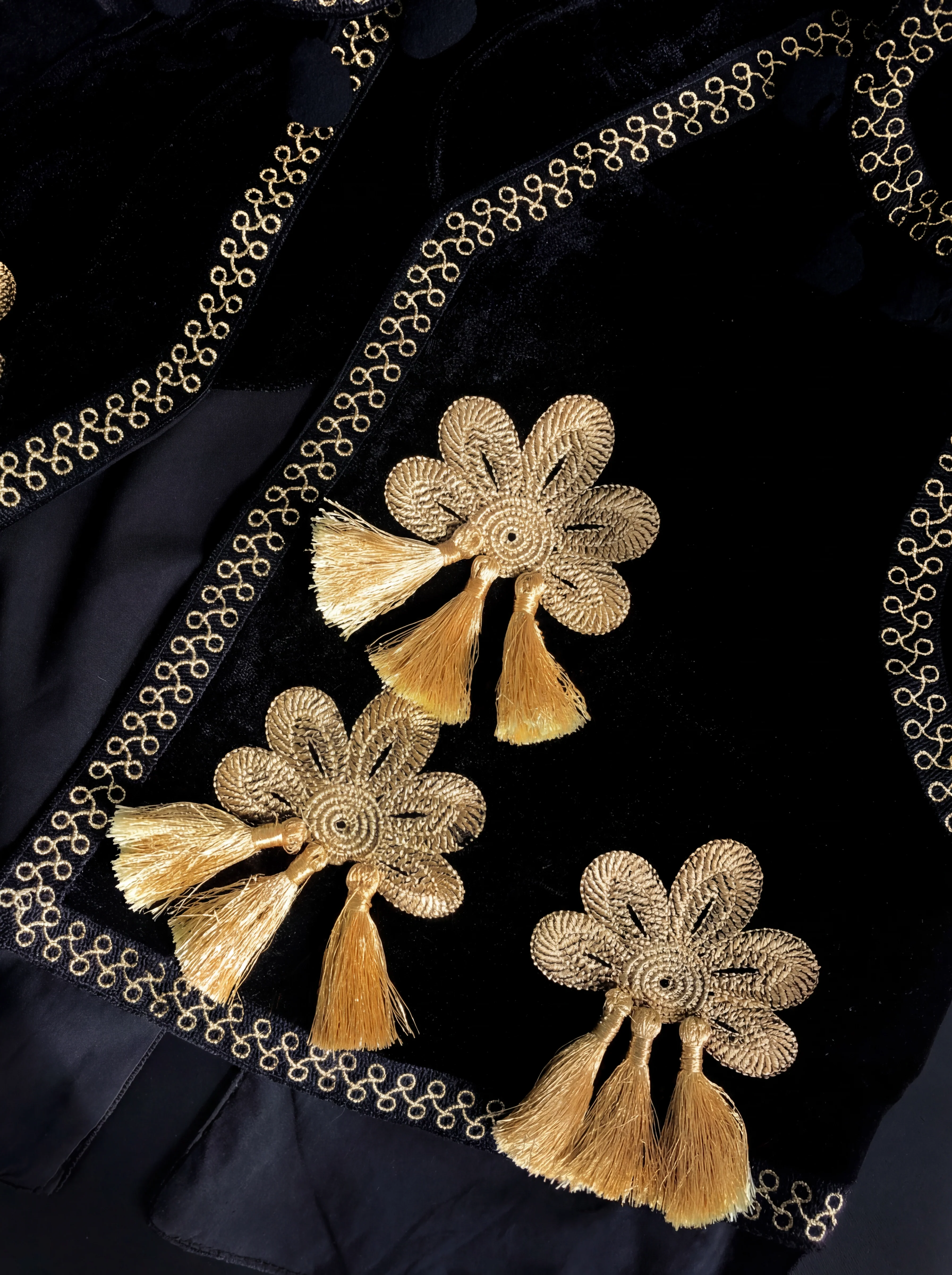 Chaquetilla Torera Azabache y Oro - Image 8