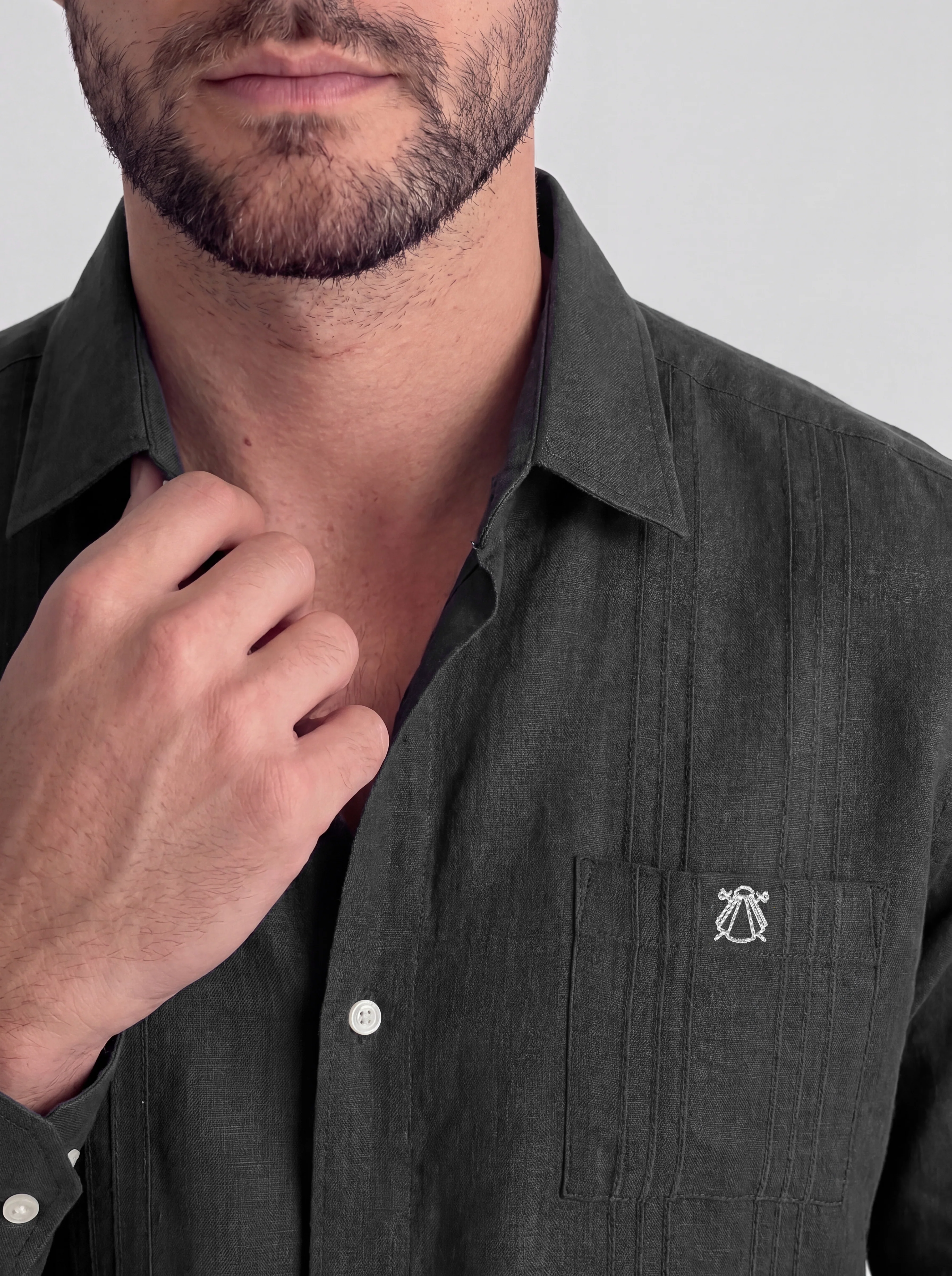 Guayabera Negra Hombre - Image 3