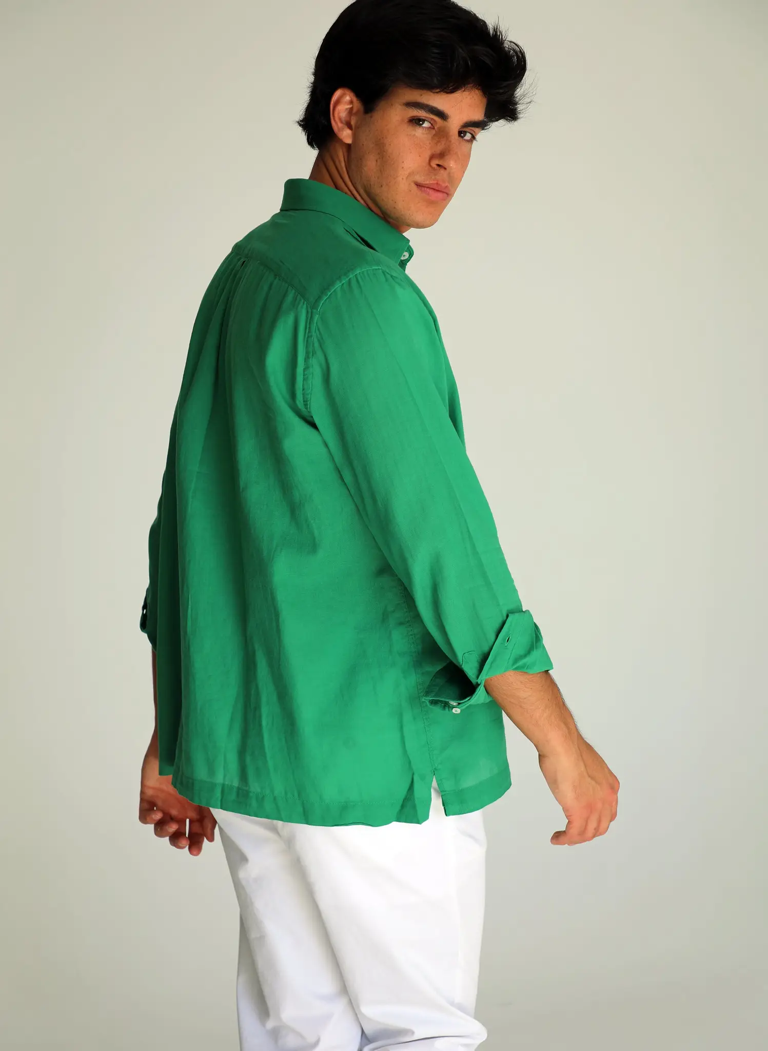 Guayabera Verde Esmeralda Shibuya Hombre - Image 3