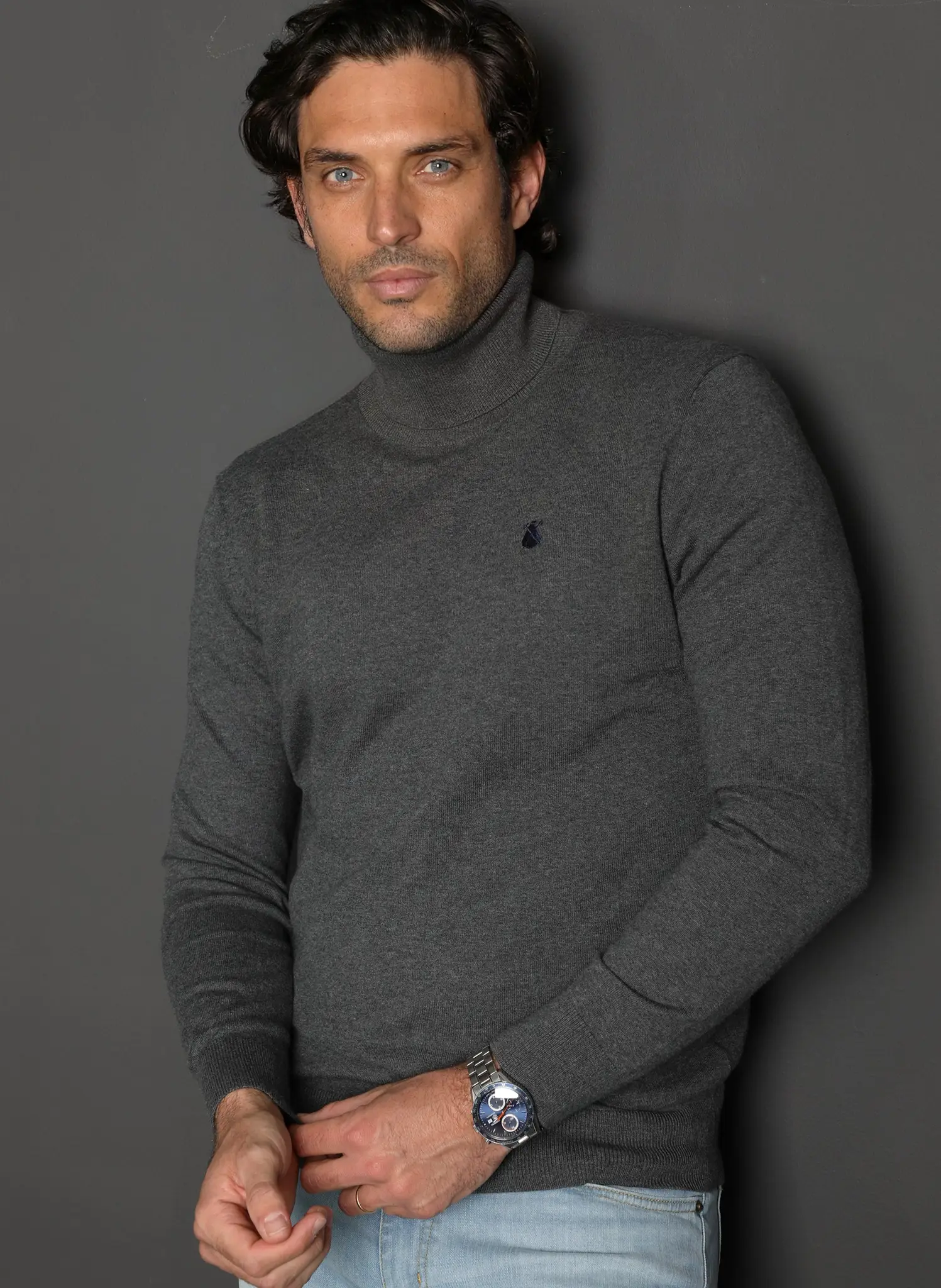 Jersey Cuello Alto Gris Hombre - Image 4