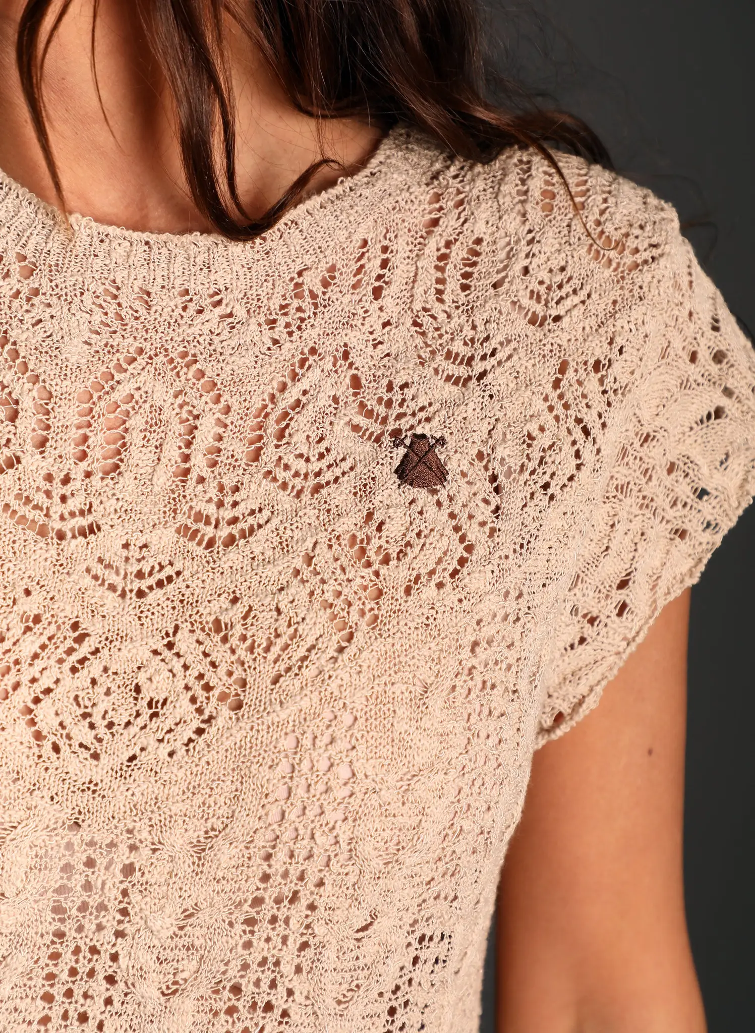 Jersey de Punto Calado Camel Mujer - Image 3