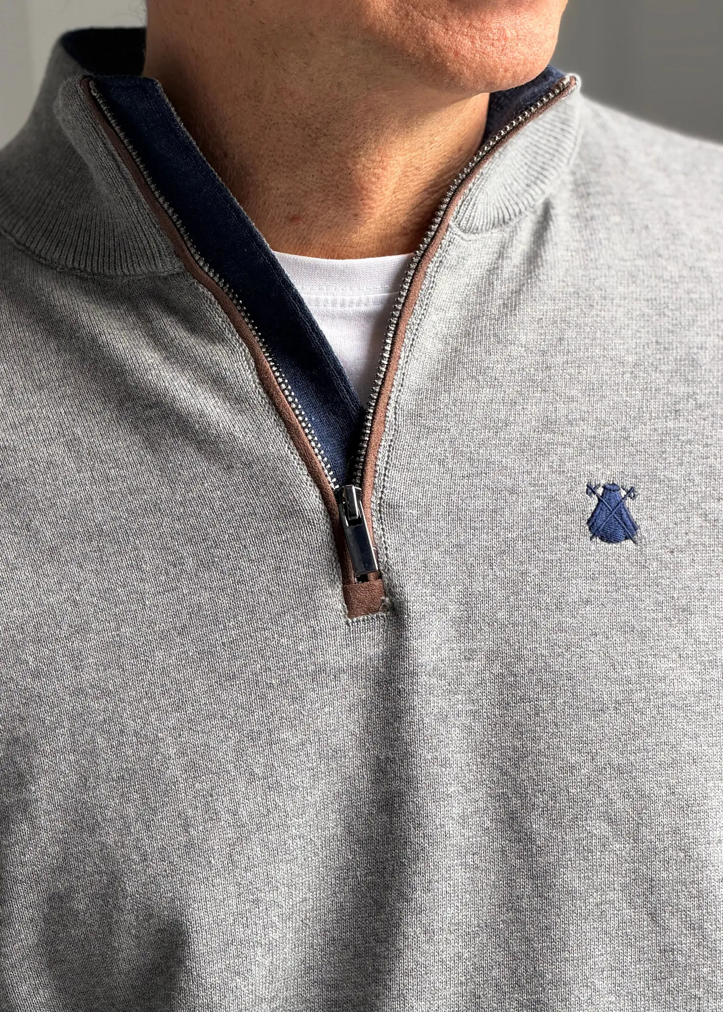 Jersey Gris Cuello Cremallera Hombre - Image 4