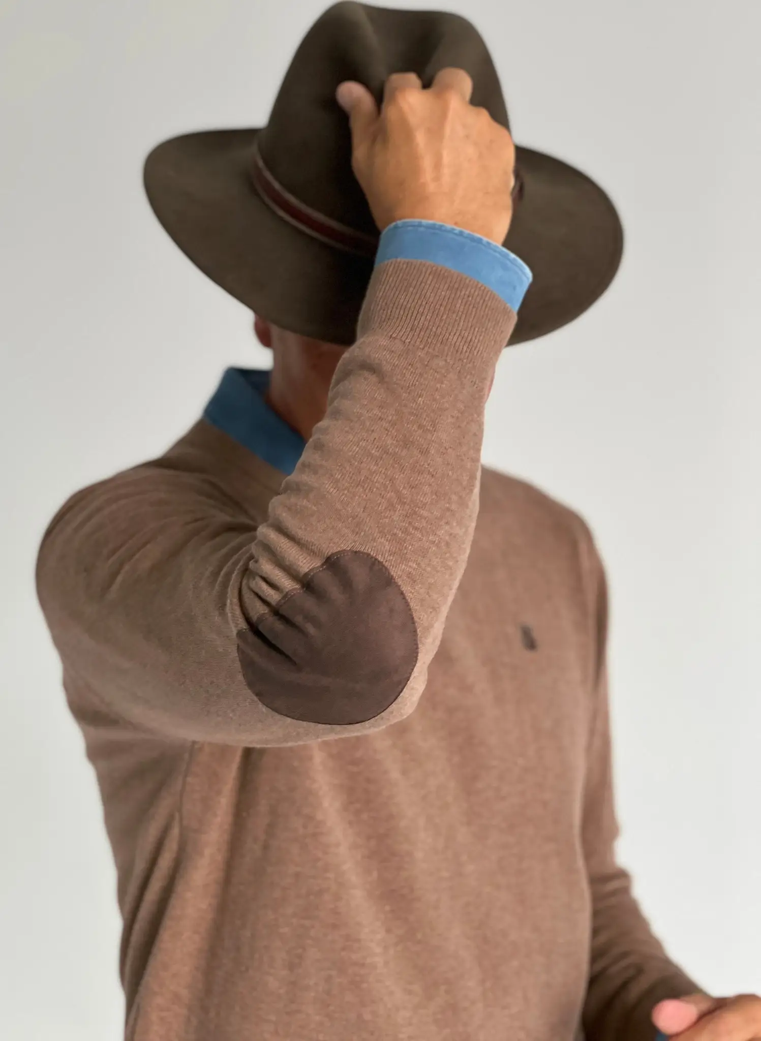 Jersey Marrón de Pico Coderas Hombre - Image 5