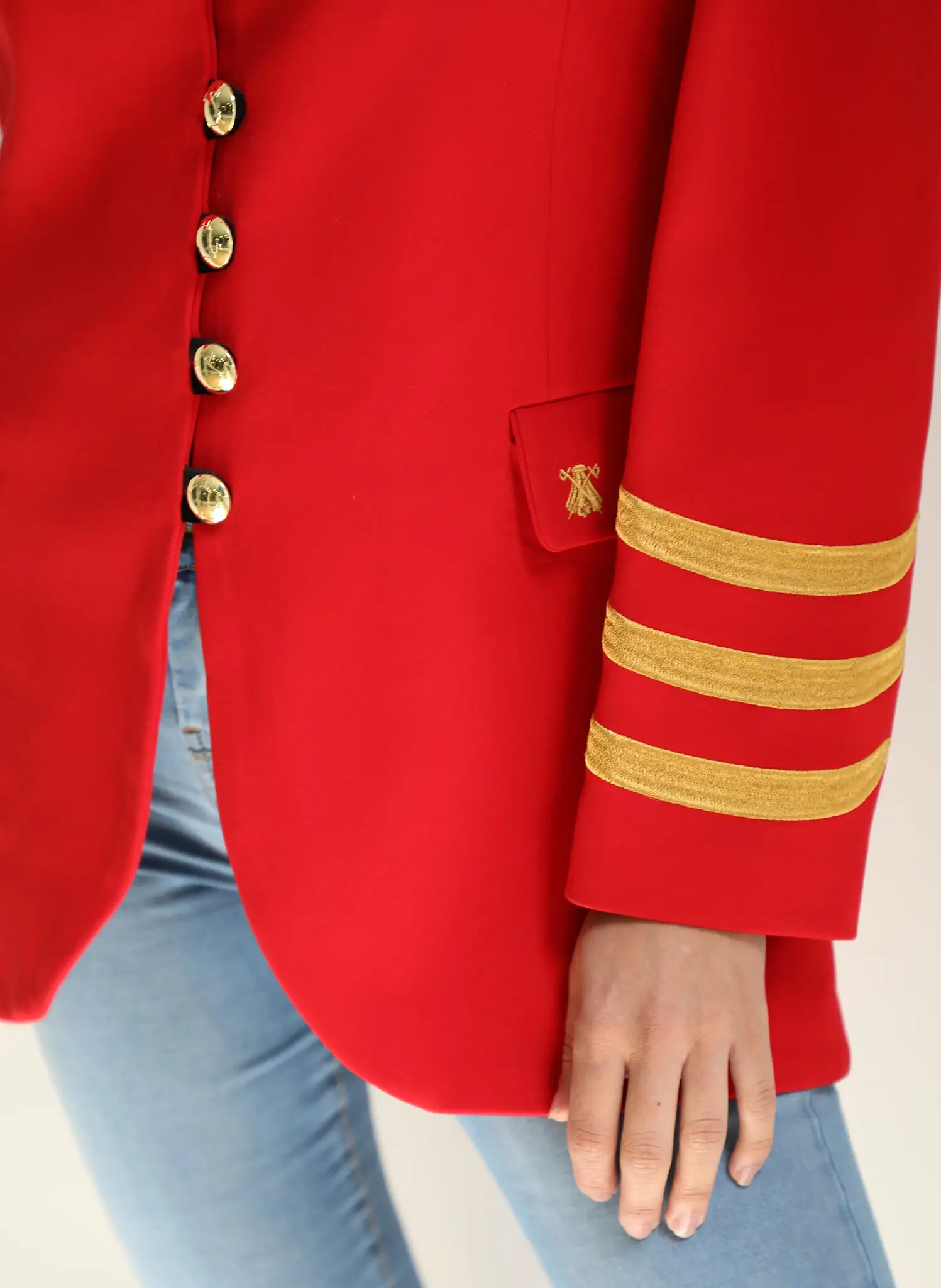 Levita Roja Mujer - Image 2