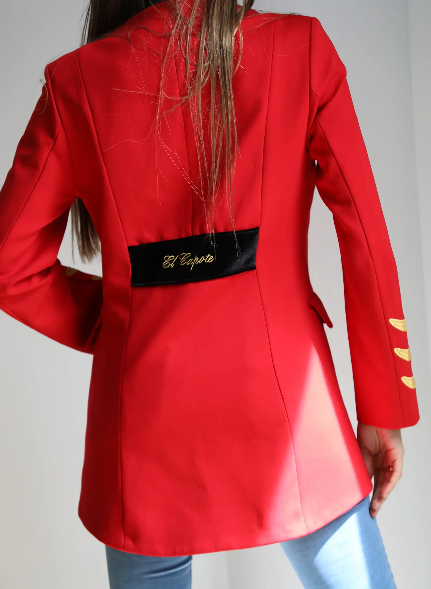 Levita Roja Mujer - Image 3