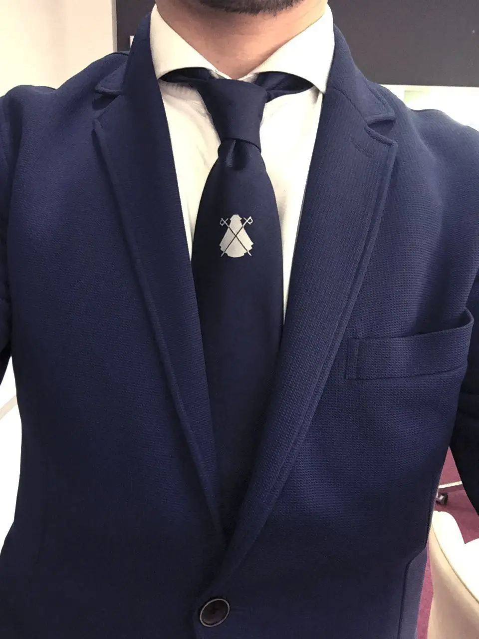 Corbata Azul Marino Logo Blanco - Image 5
