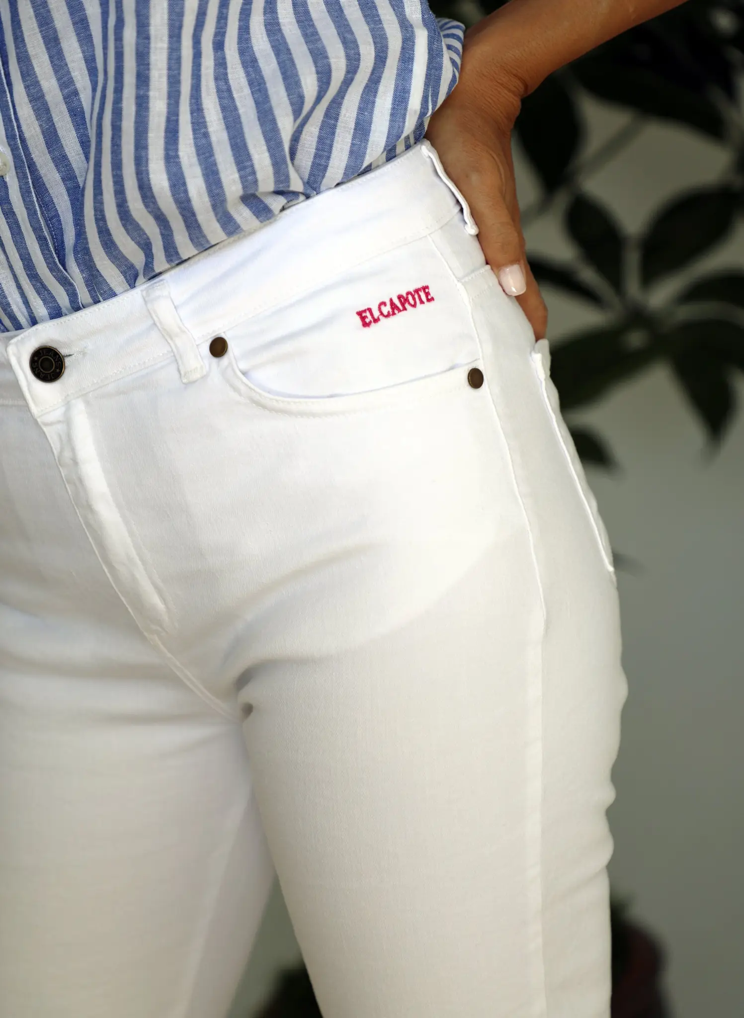 Pantalón Blanco Capote Rosa 5 bolsillos Mujer - Image 4