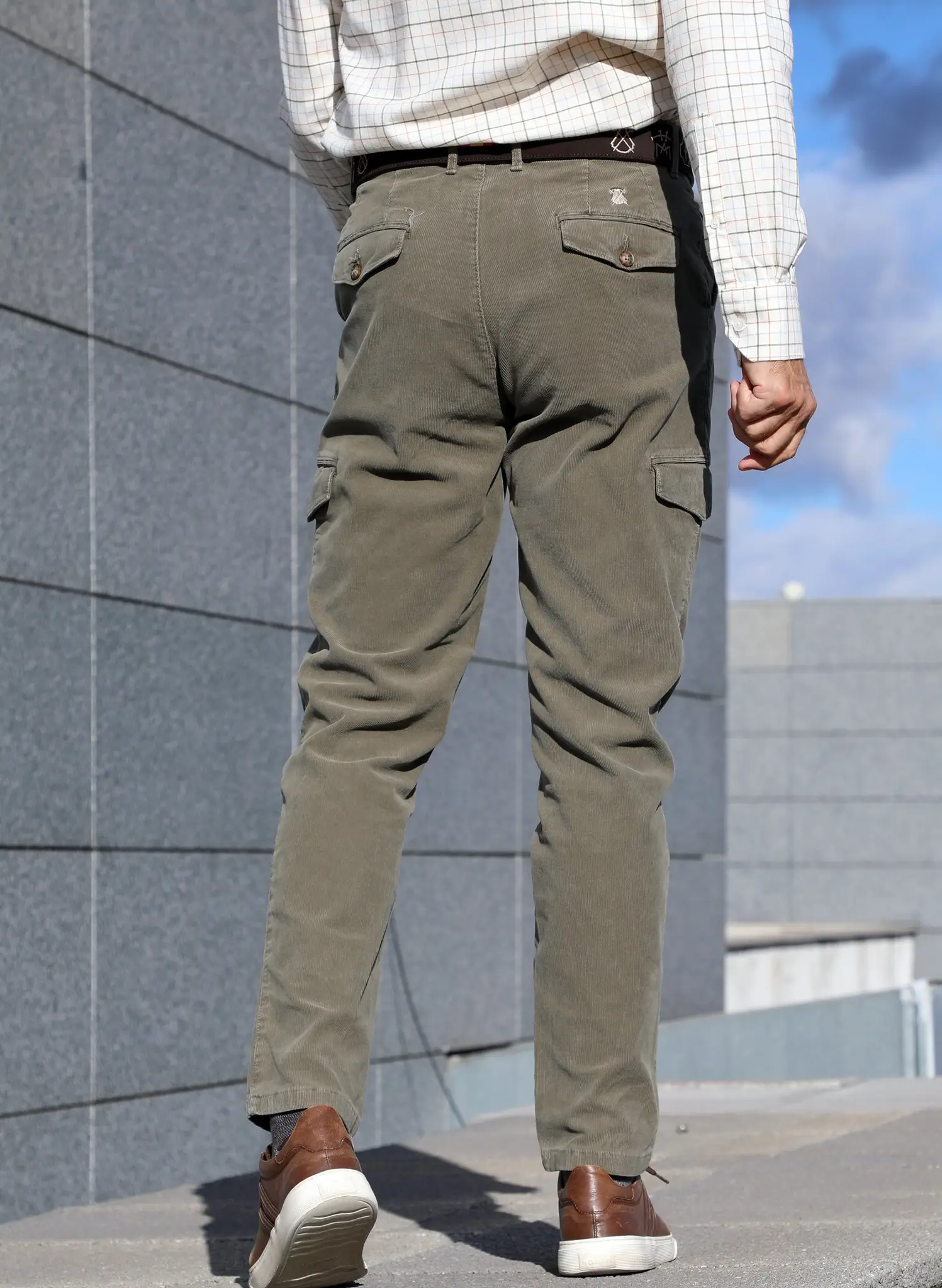 Pantalón Cargo Kaki Micro Pana Hombre - Image 2