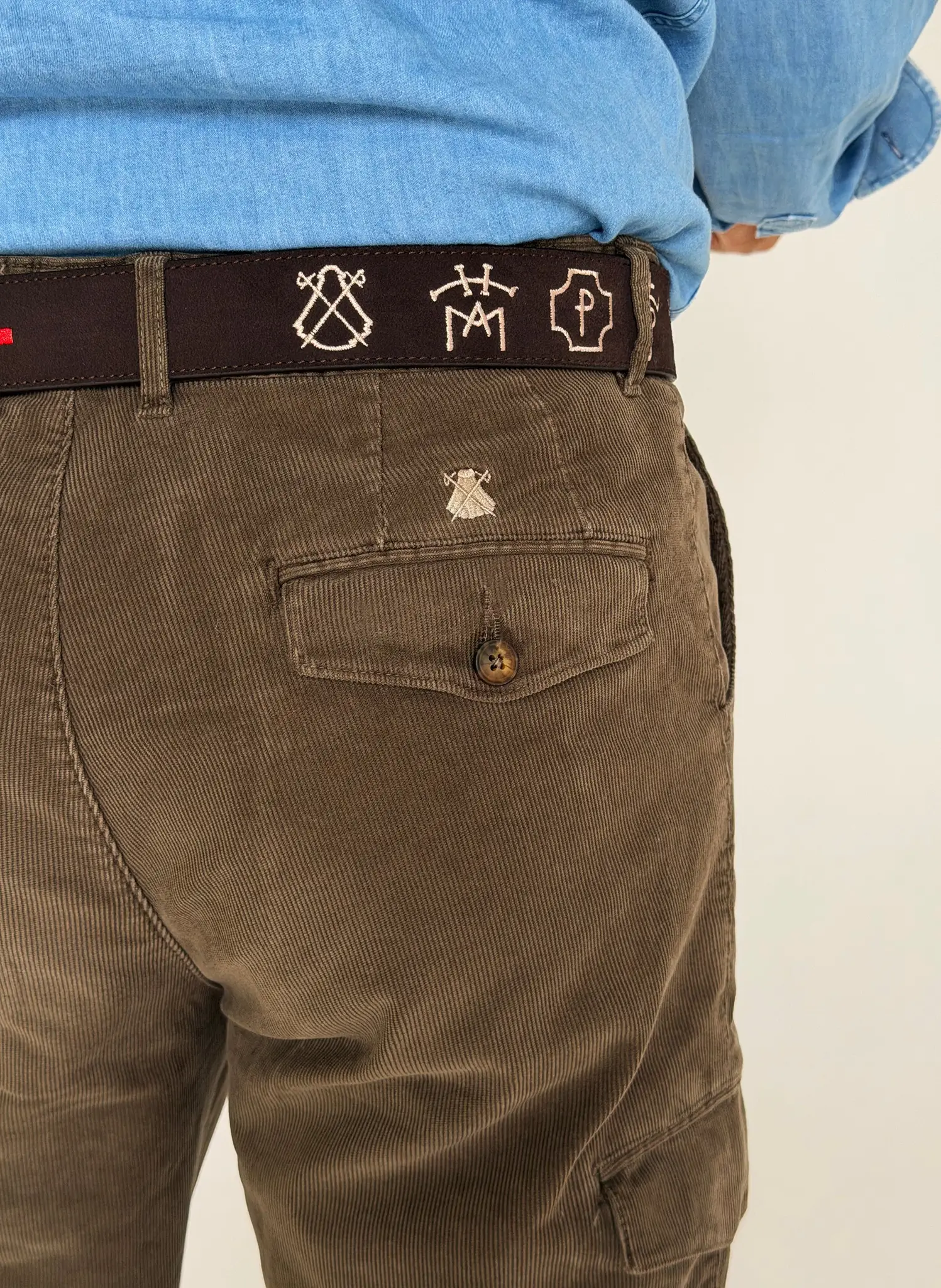 Pantalón Cargo Marrón Micro Pana Hombre - Image 2