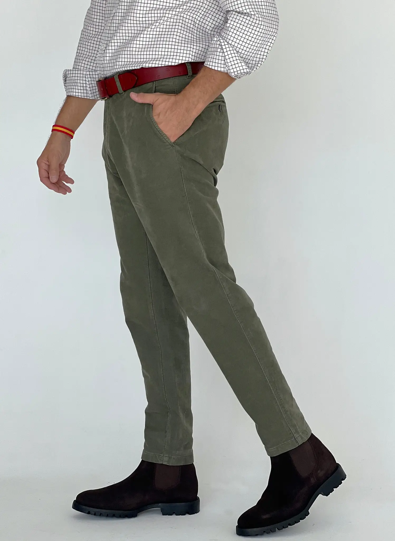 Pantalón Tipo Chino Micro Pana Verde Kaki Hombre - Image 4