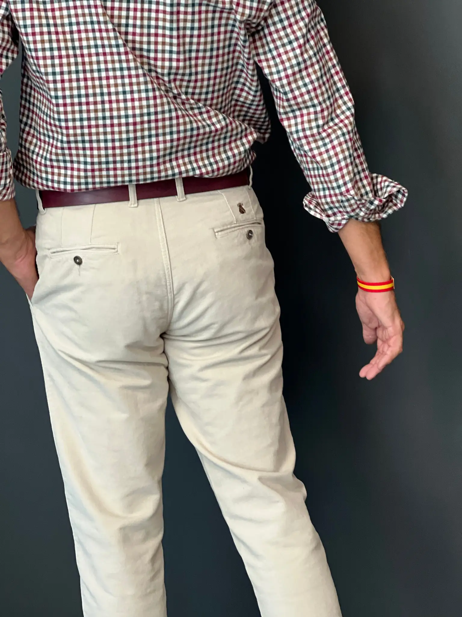 Pantalón Tipo Chino Micro Pana Beige Hombre - Image 3