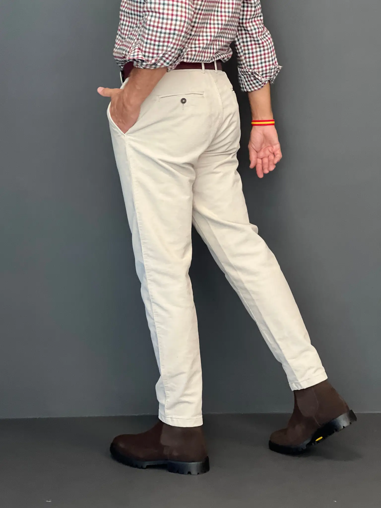Pantalón Tipo Chino Micro Pana Beige Hombre - Image 5