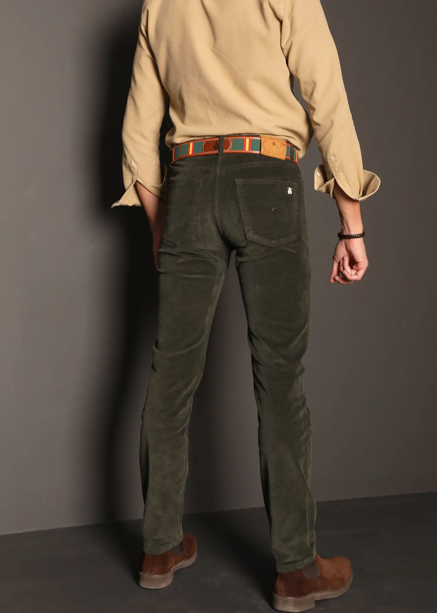 Pantalón Verde Bosque Micro Pana Hombre - Image 3