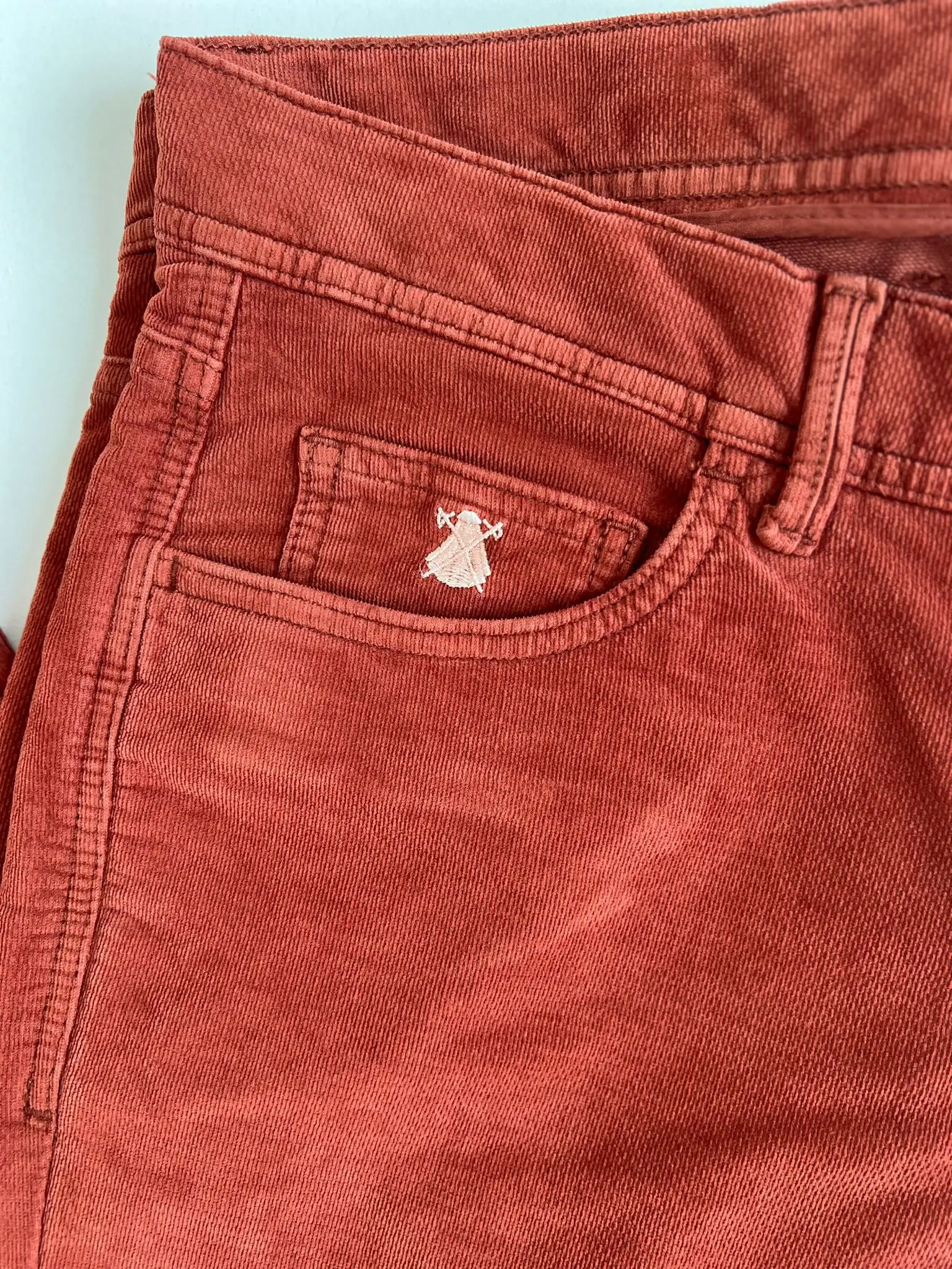 Pantalón 5 Bolsillos MicroPana Teja Hombre - Image 5