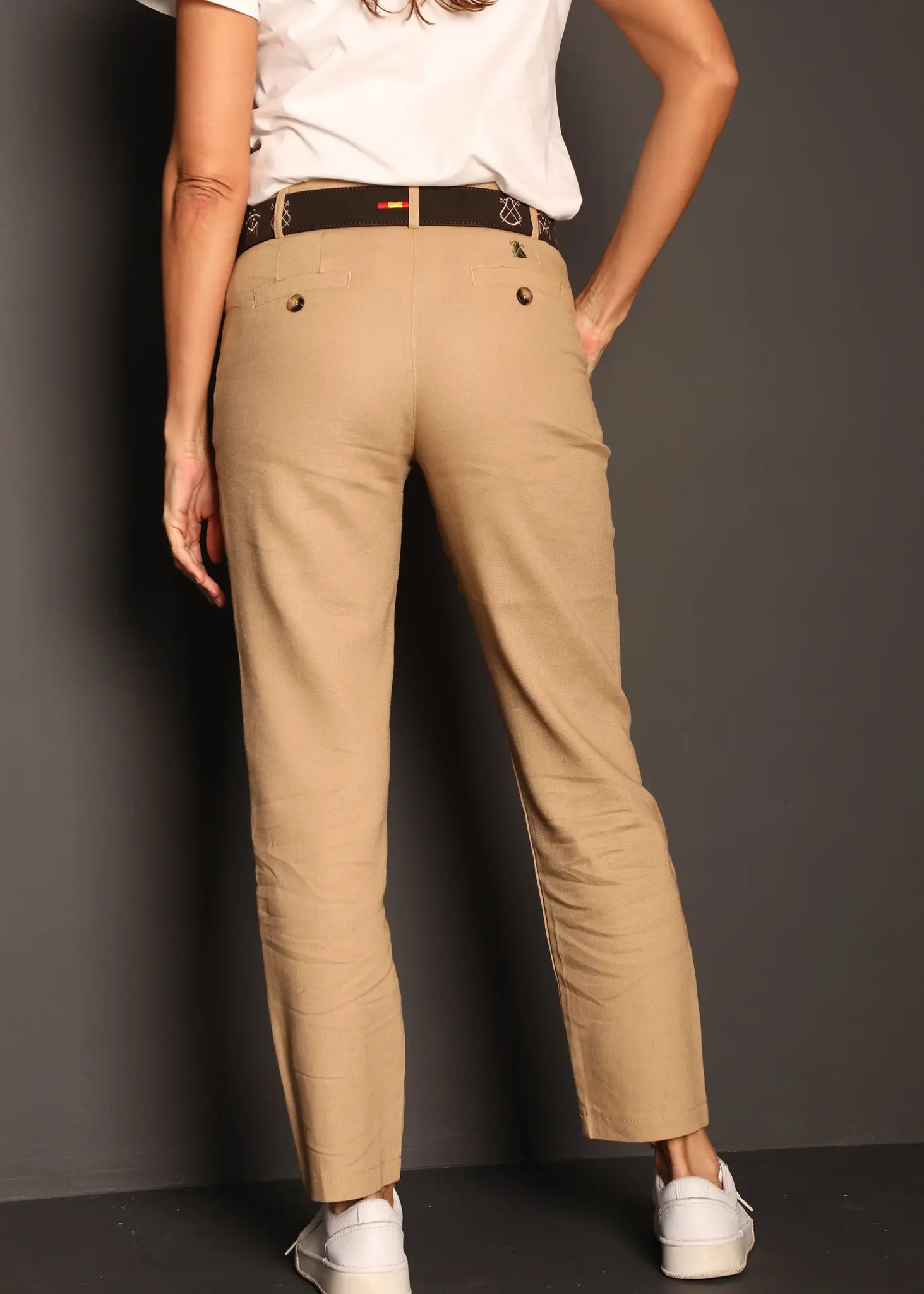 Pantalón Lino Camel Pinzas Mujer - Image 6