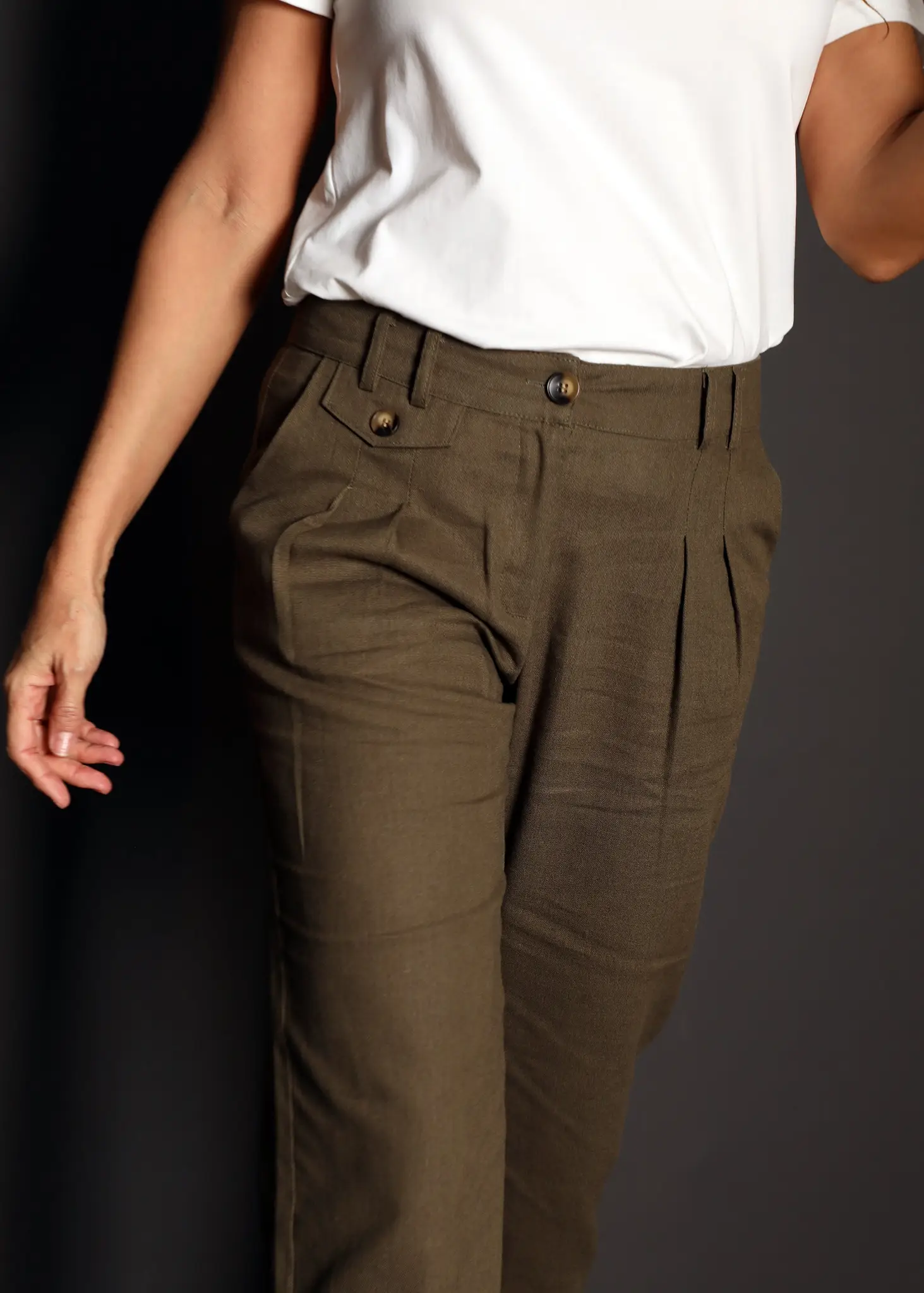 Pantalón Lino Kaki Pinzas Mujer - Image 3