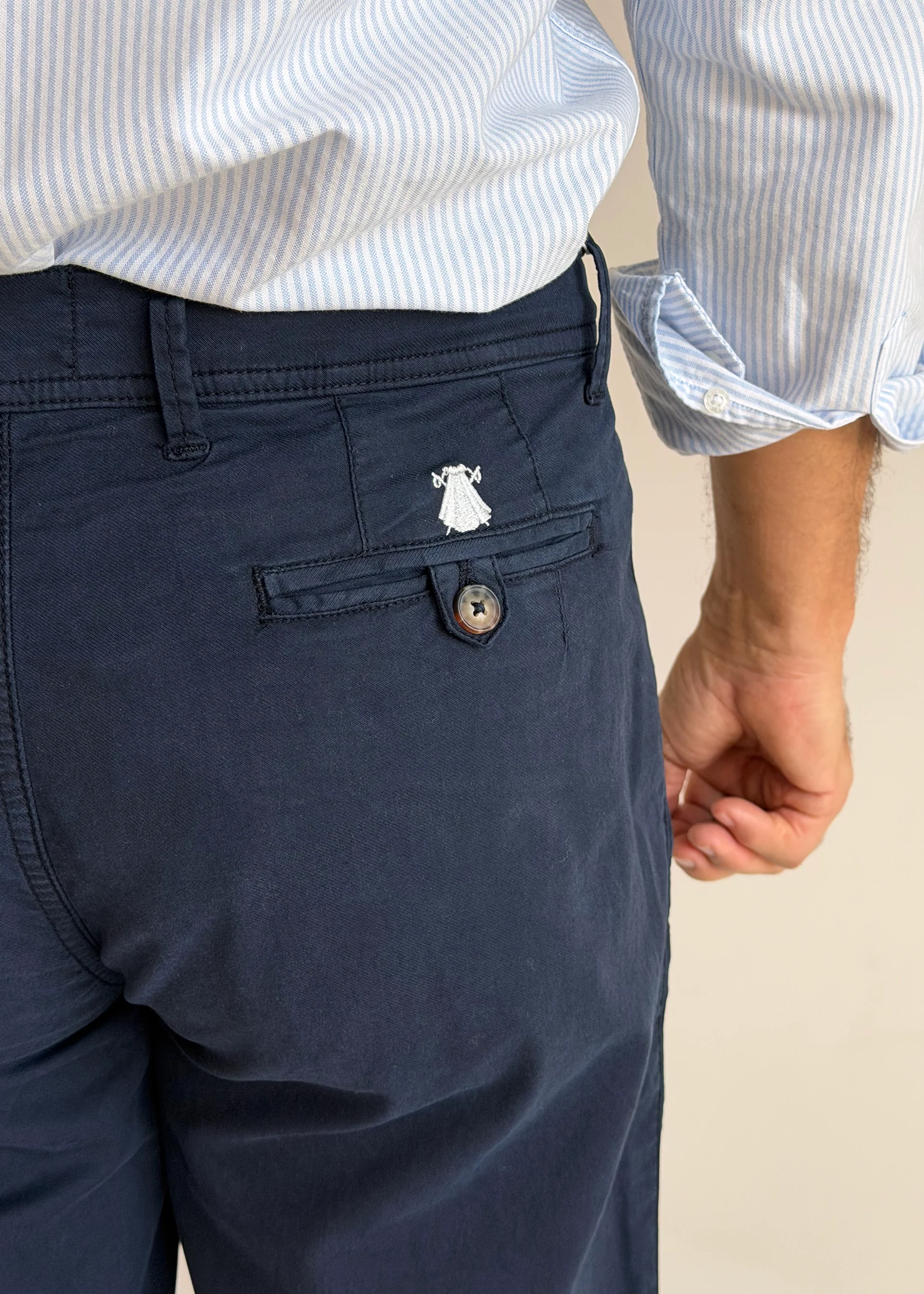 Pantalón Tipo Chino Tencel Azul Hombre - Image 2