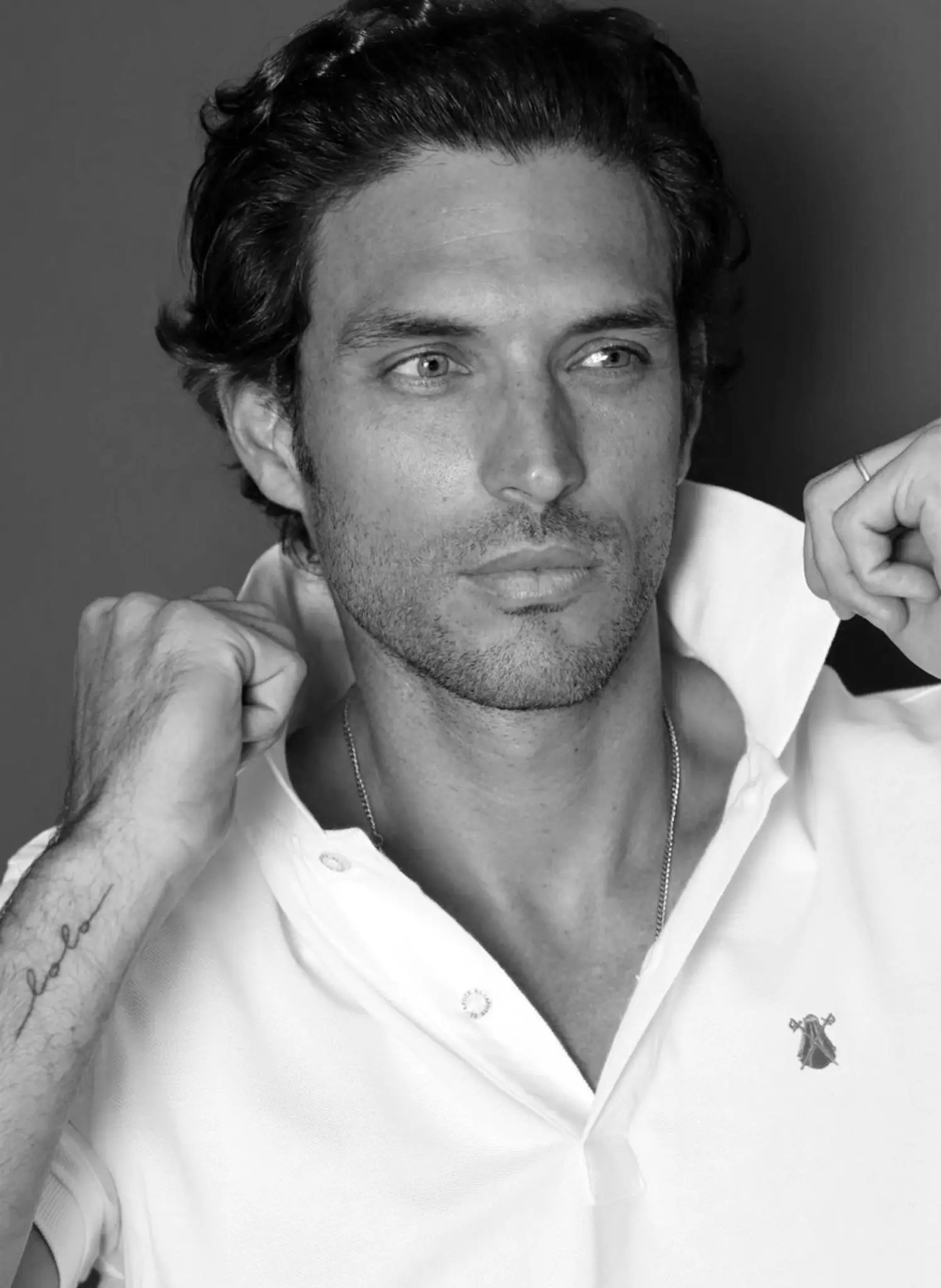 Polo Classic Blanco Logo Rosa Capote Hombre - Image 5