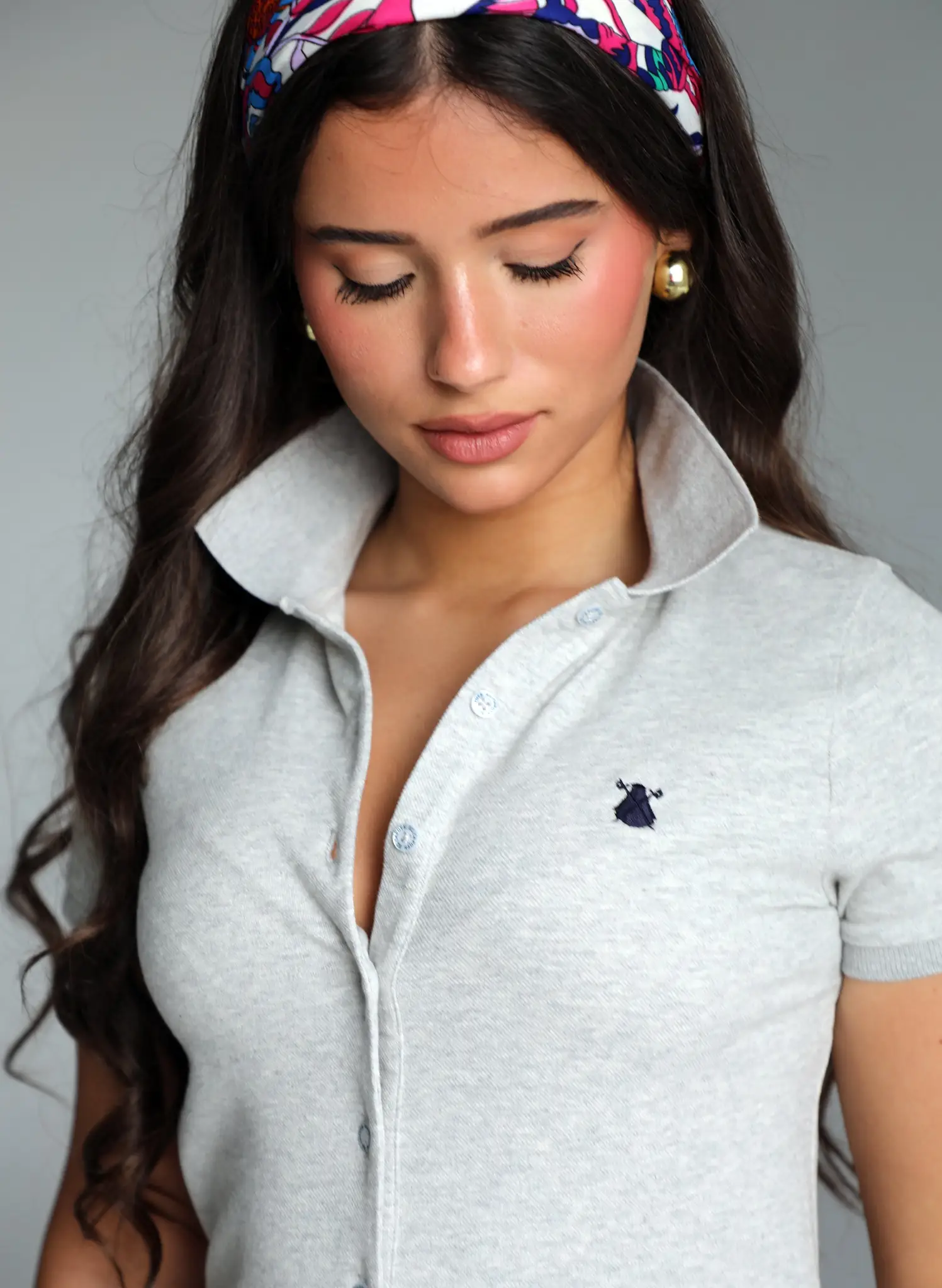 Polo Gris con Tapeta Abotonada Mujer - Image 4