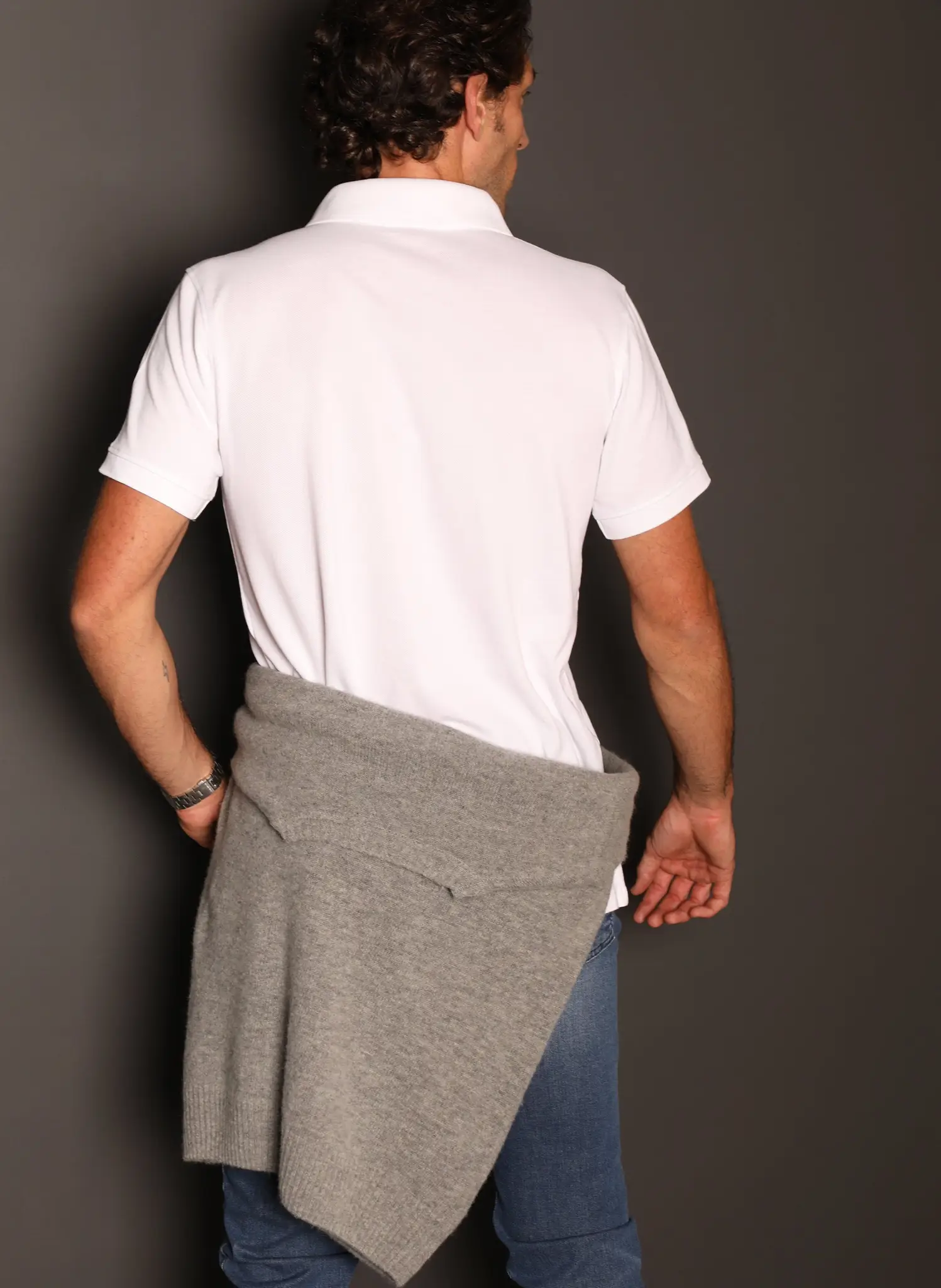 Polo Blanco Classic Logo Azul Hombre - Image 5
