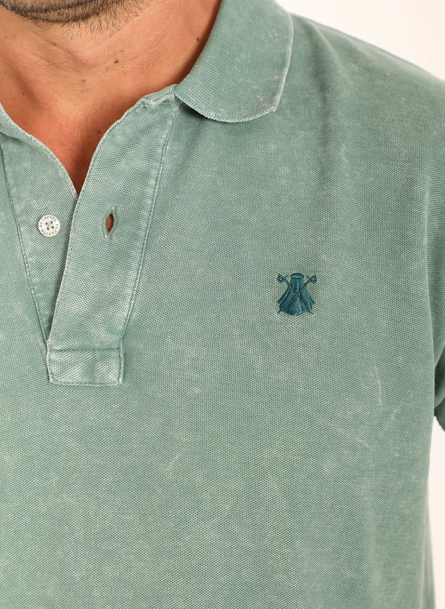 Polo Tinte en Prenda Verde Hombre - Image 2