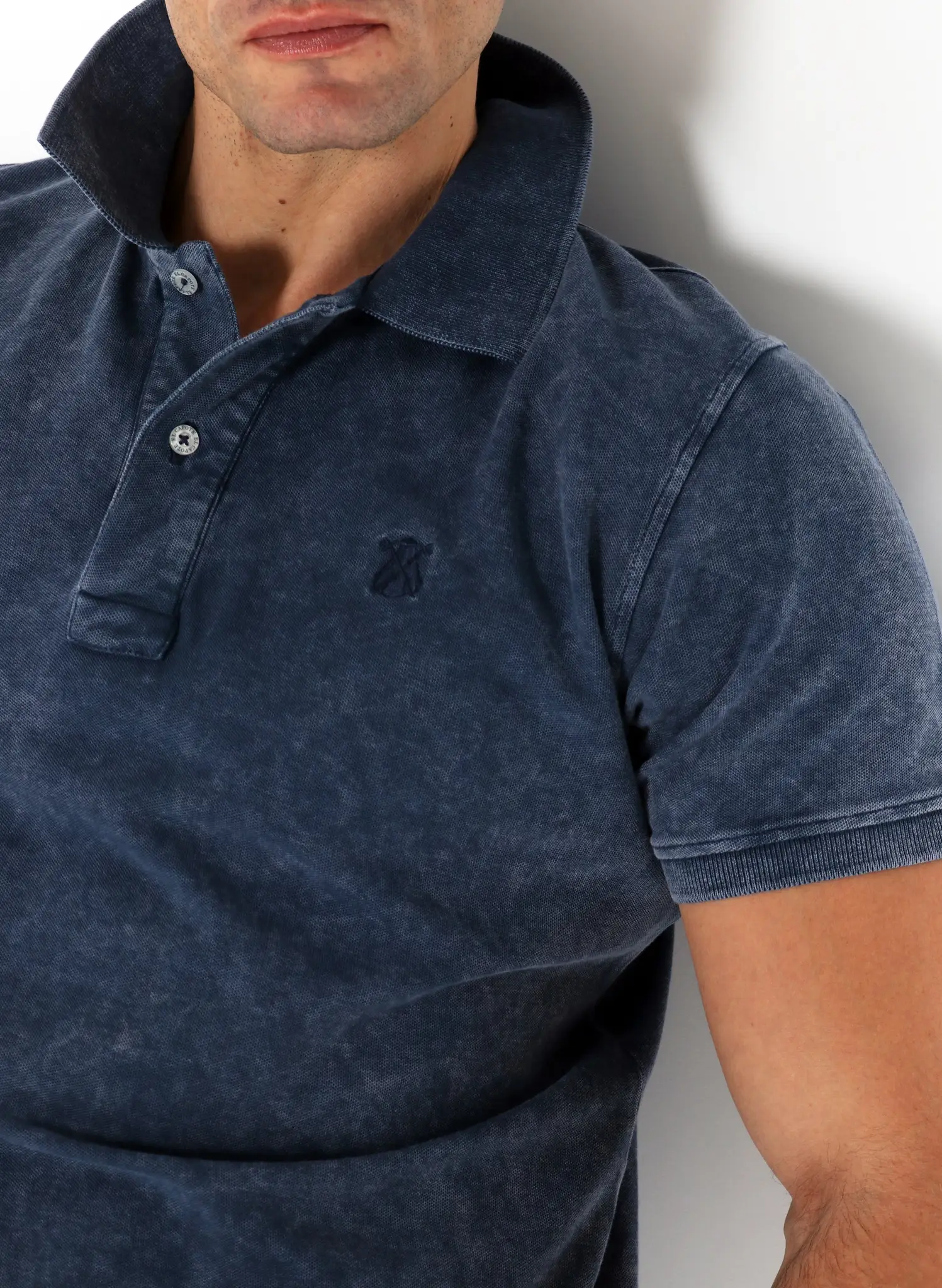Polo Tinte en Prenda Azul Hombre - Image 4