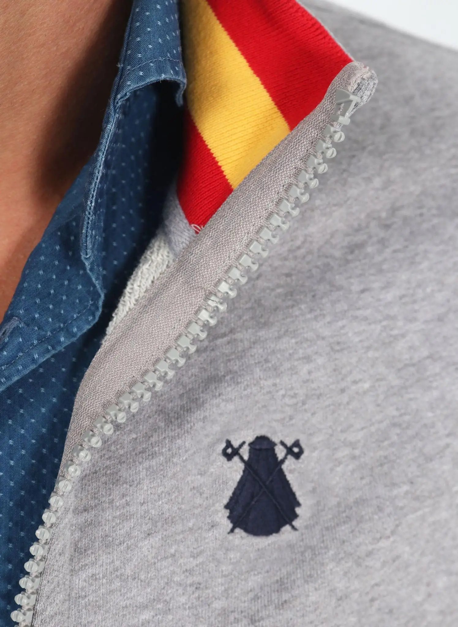 Sudadera Hombre Gris Cuello España - Image 3