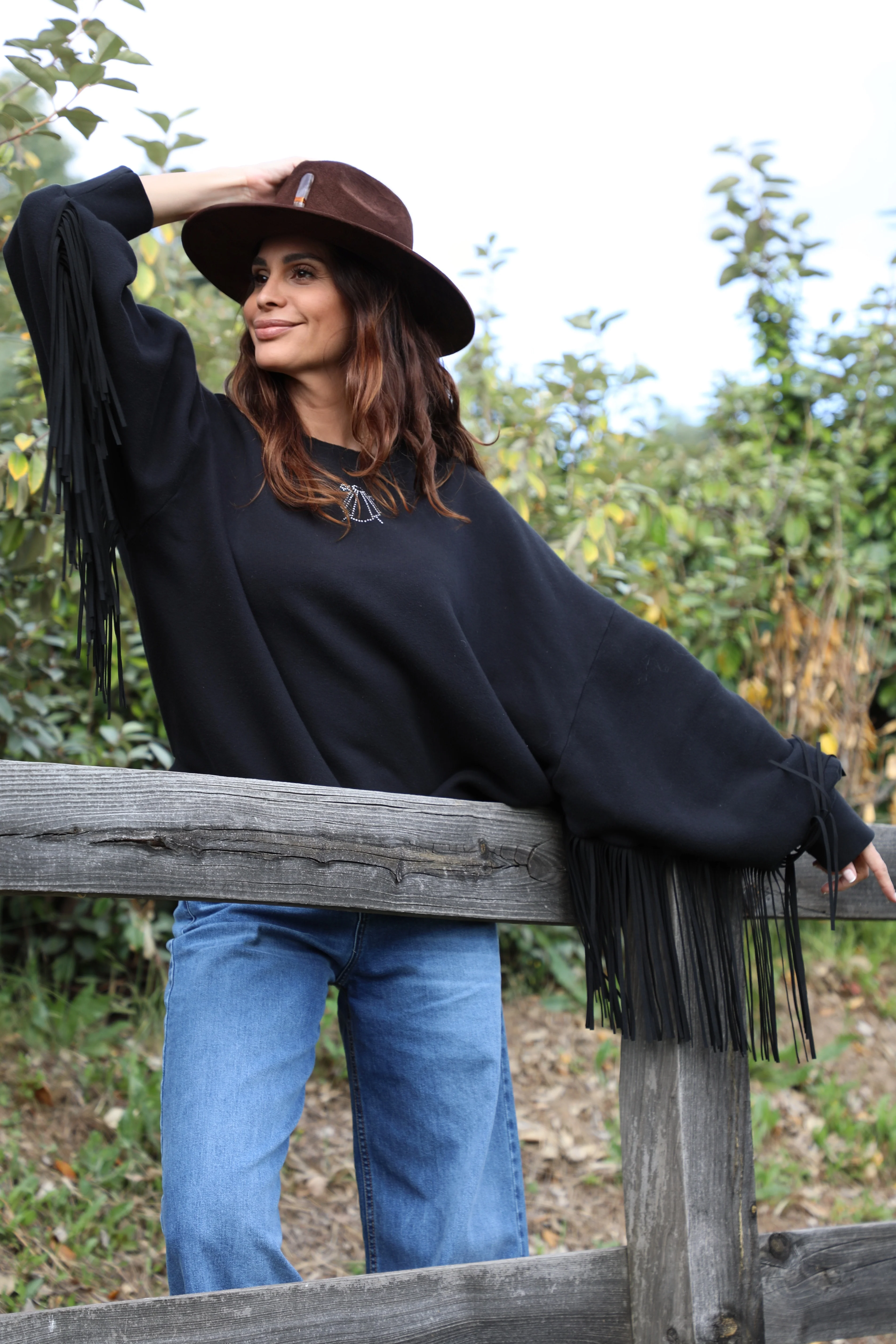 Sudadera Negra Flecos Mujer - Image 3